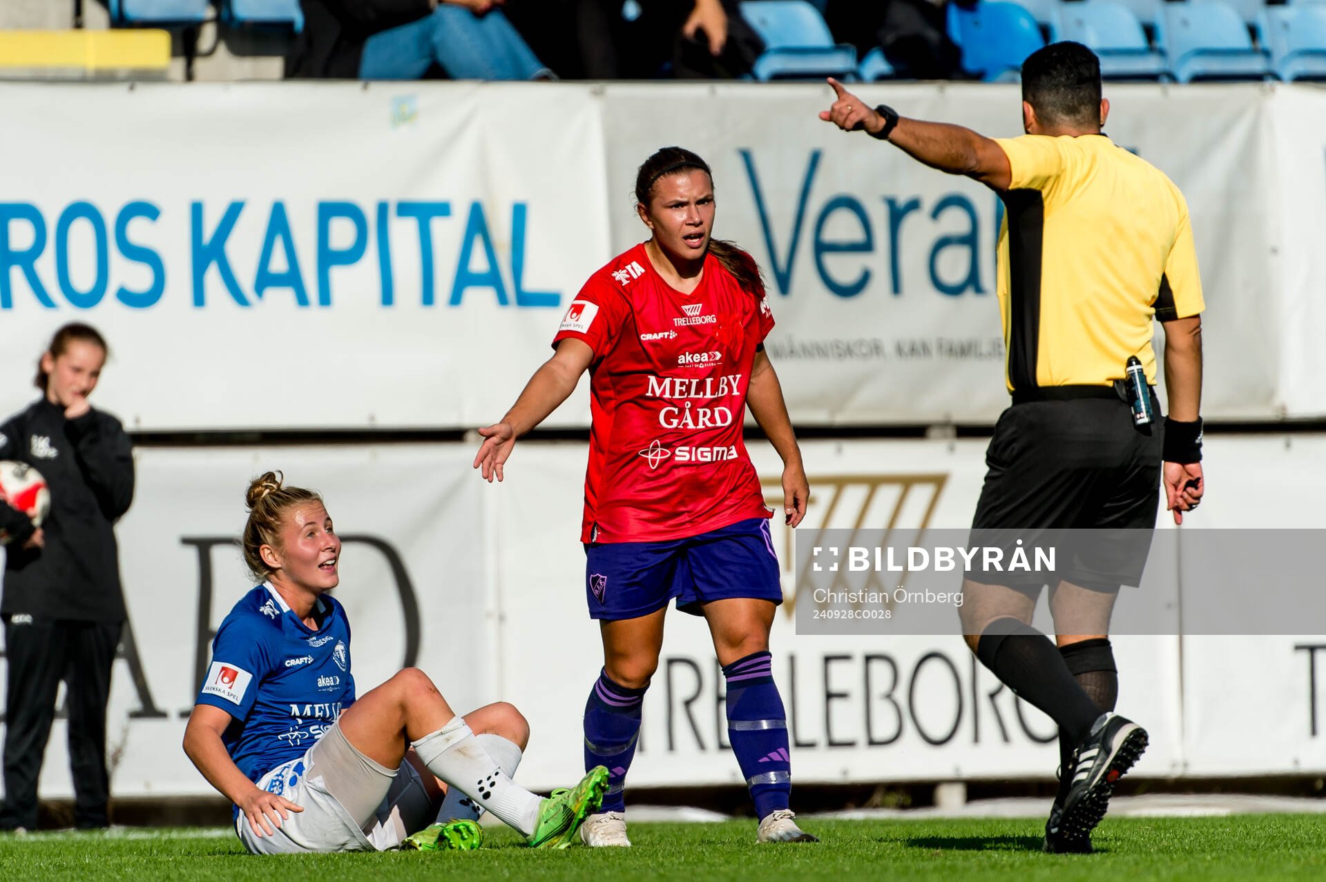 Trelleborgs Sofie Rewucha och Djurgårdens Alexsandra