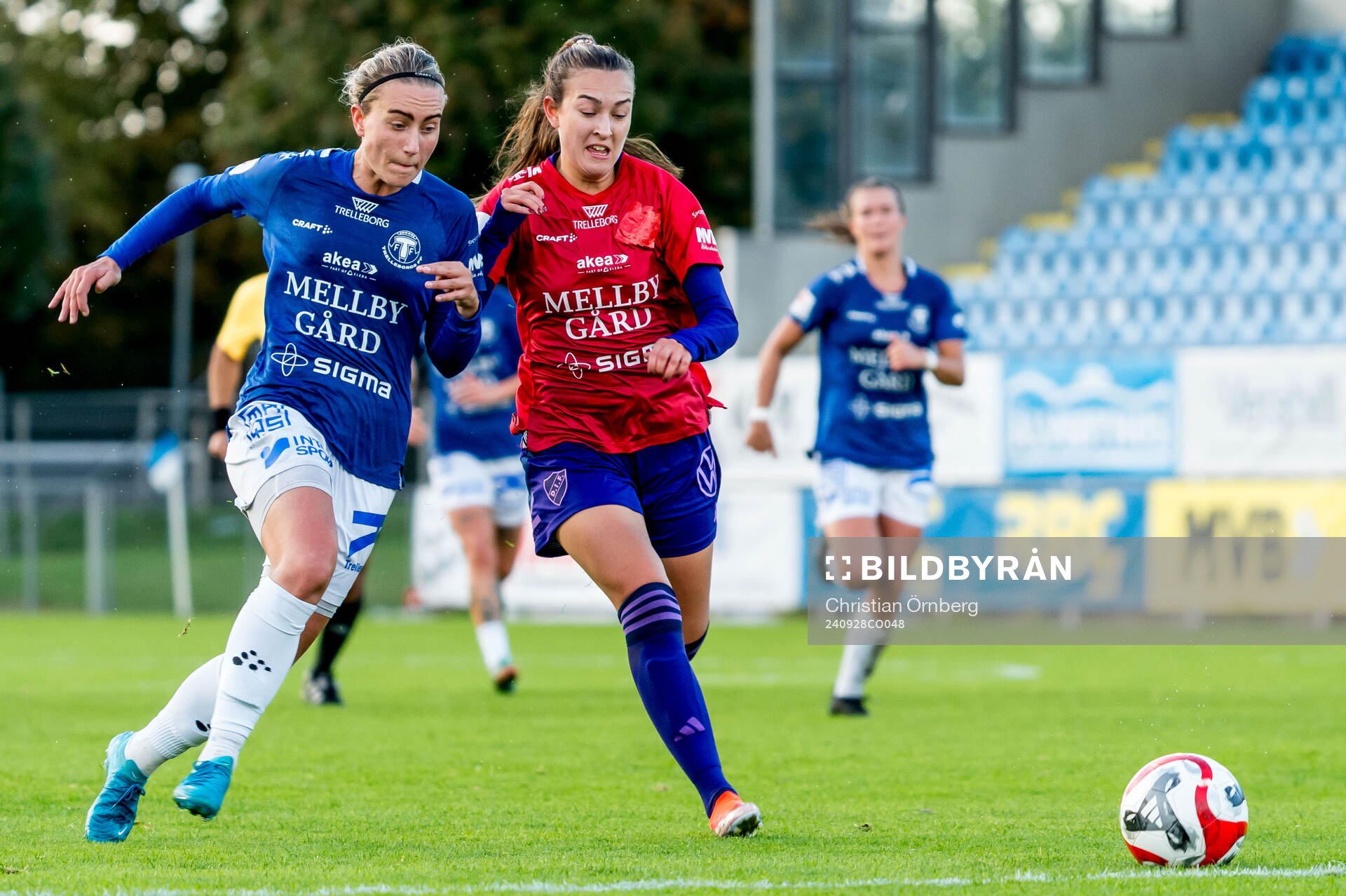 Trelleborgs Viktoria Persson och Djurgårdens Lucia Duras