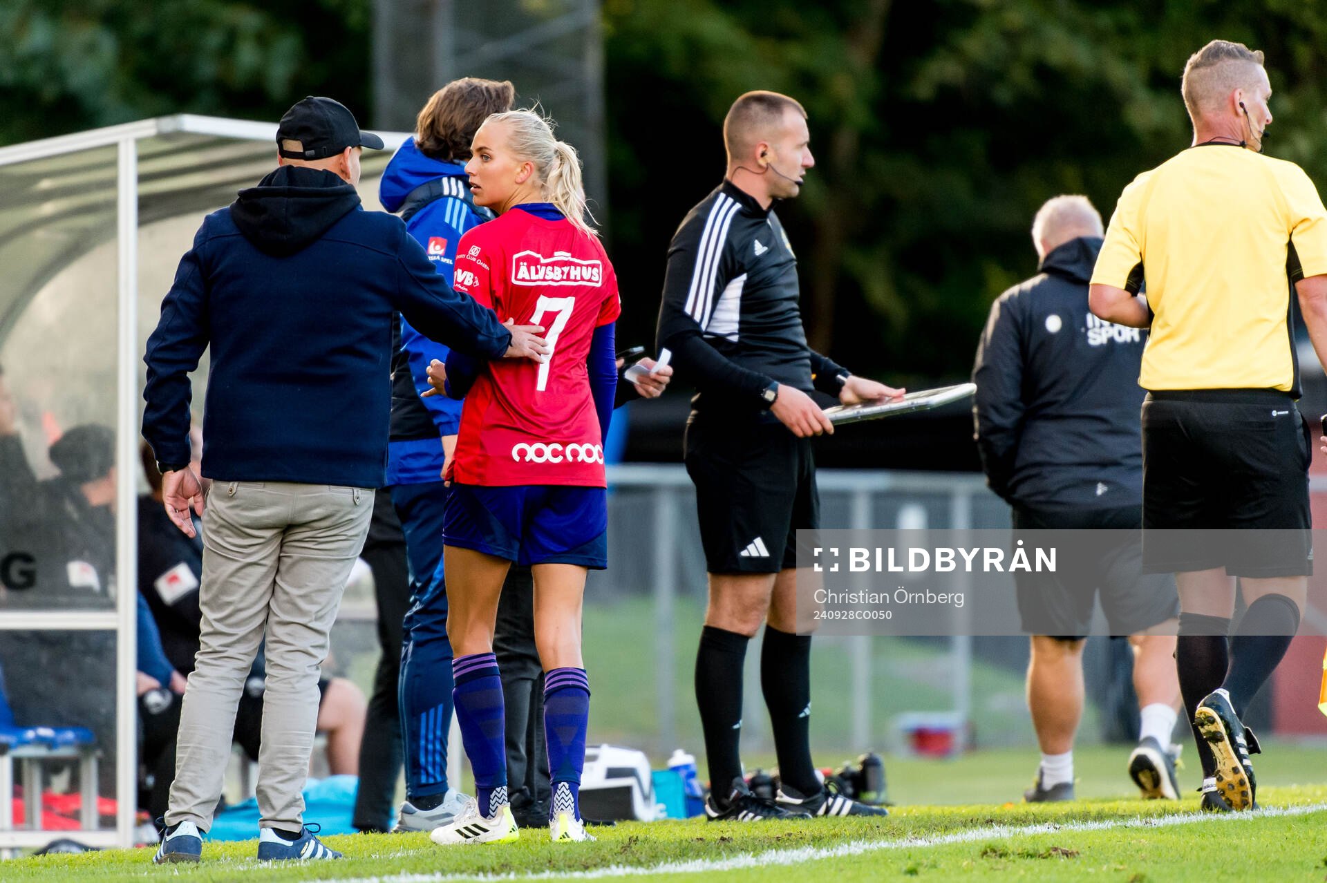 Djurgårdens Sara Lilja Vidlund byts in under fotbollsmatchen i Damallsvenskan mellan Trelleborg och Djurgården den 28 september 2024 i Trelleborg.