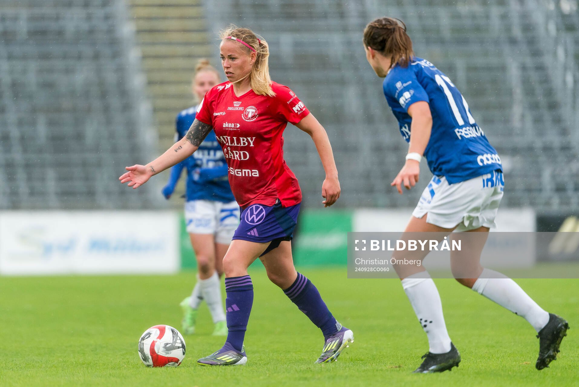 Djurgårdens Therese Åsland och Trelleborgs Erica Persson