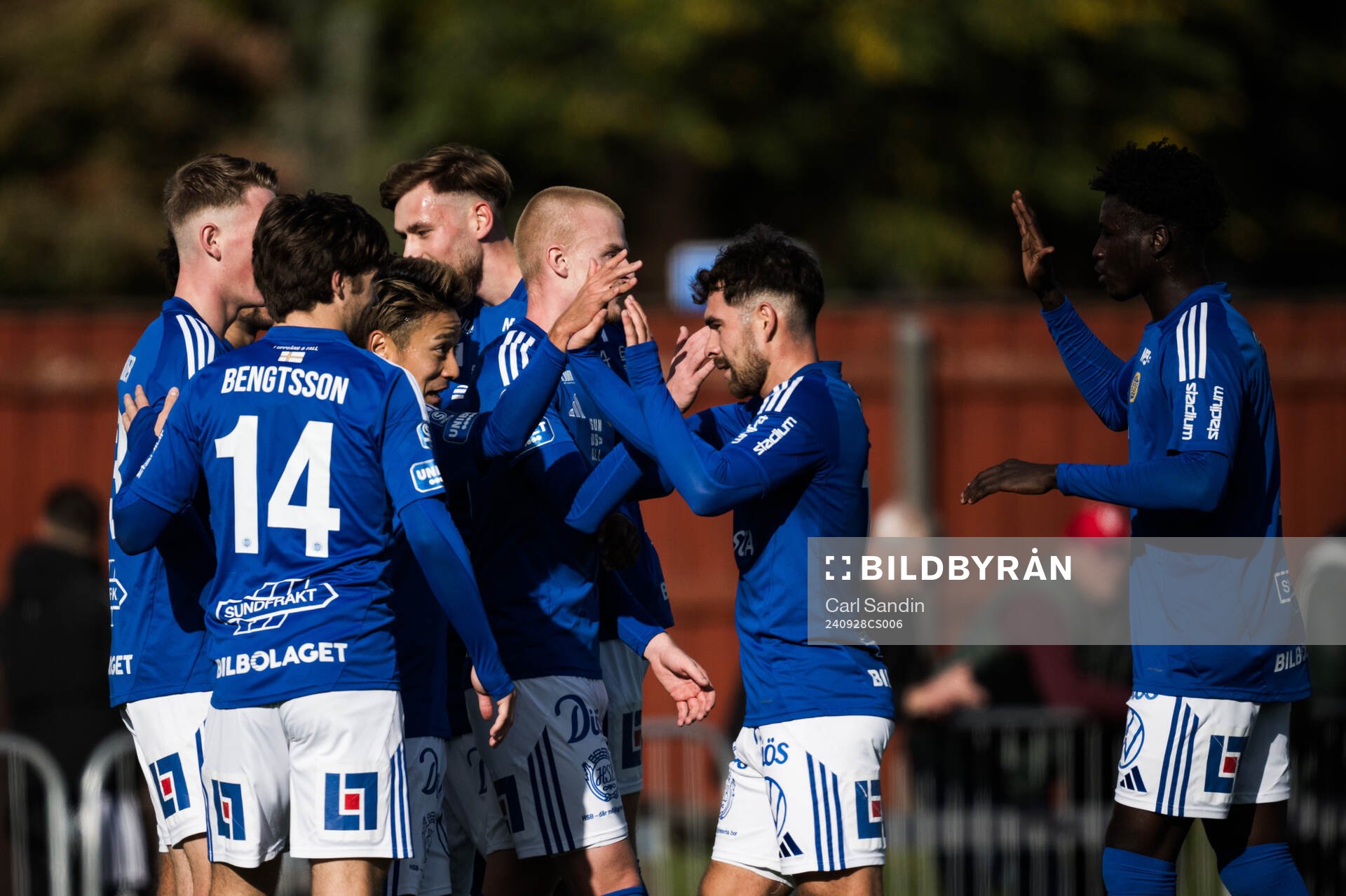 GIF Sundsvalls Taiki Kagayama jublar med lagkamrater efter 0-1 under fotbollsmatchen i Superettan mellan Skövde AIK och GIF Sundsvall den 28 september 2024 i Skövde.