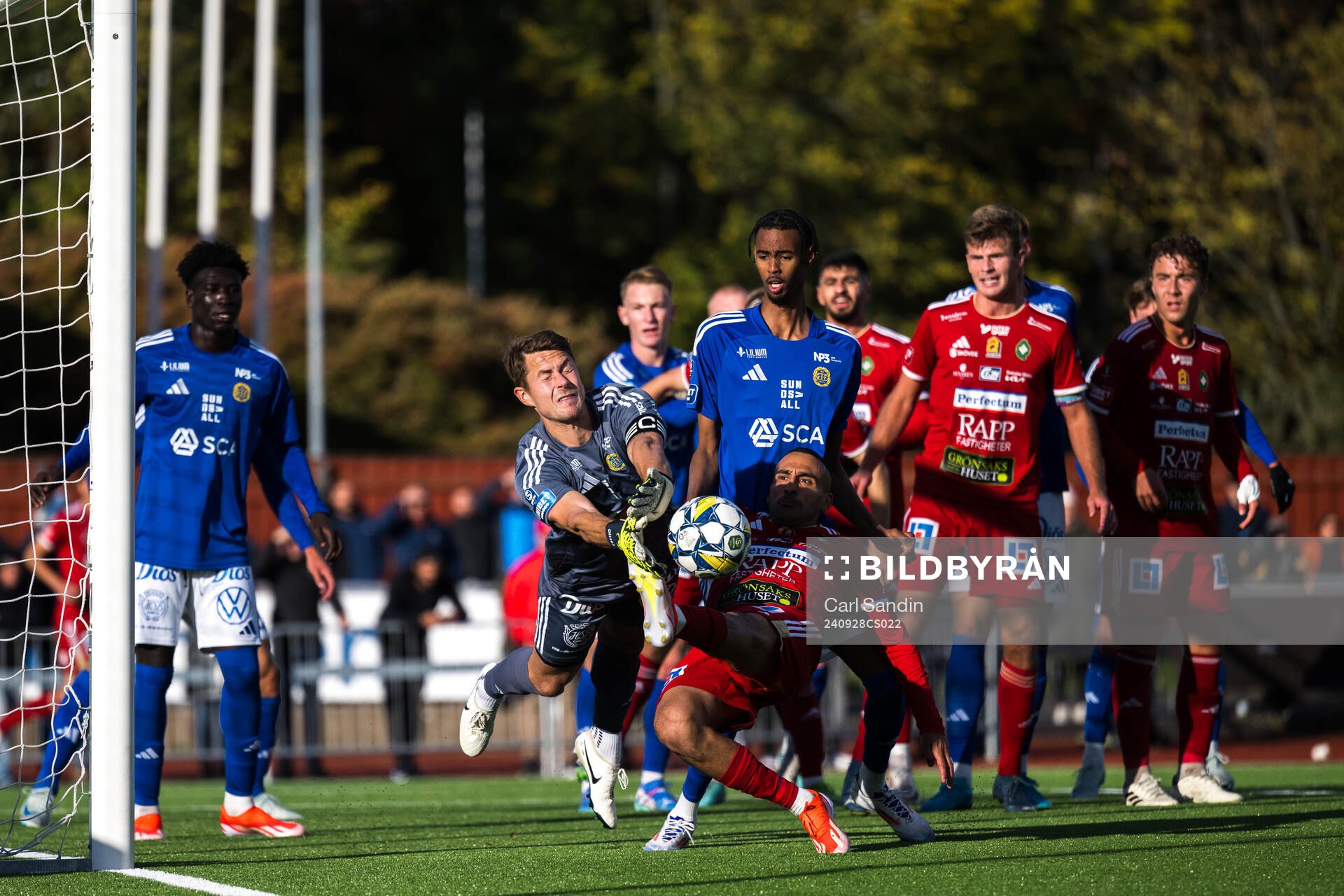 GIF Sundsvalls målvakt Jonas Olsson och Skövde AIKs