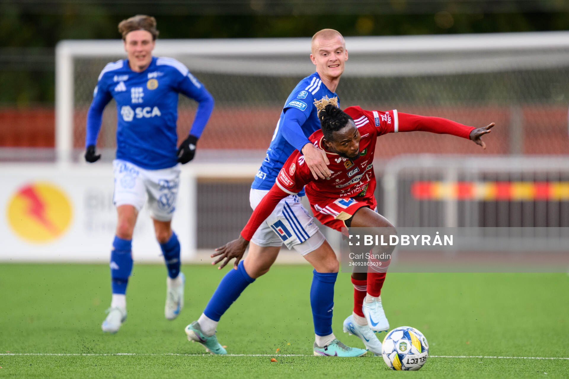 GIF Sundsvalls Lucas Forsberg och Skövde AIKs Mamudu Moro