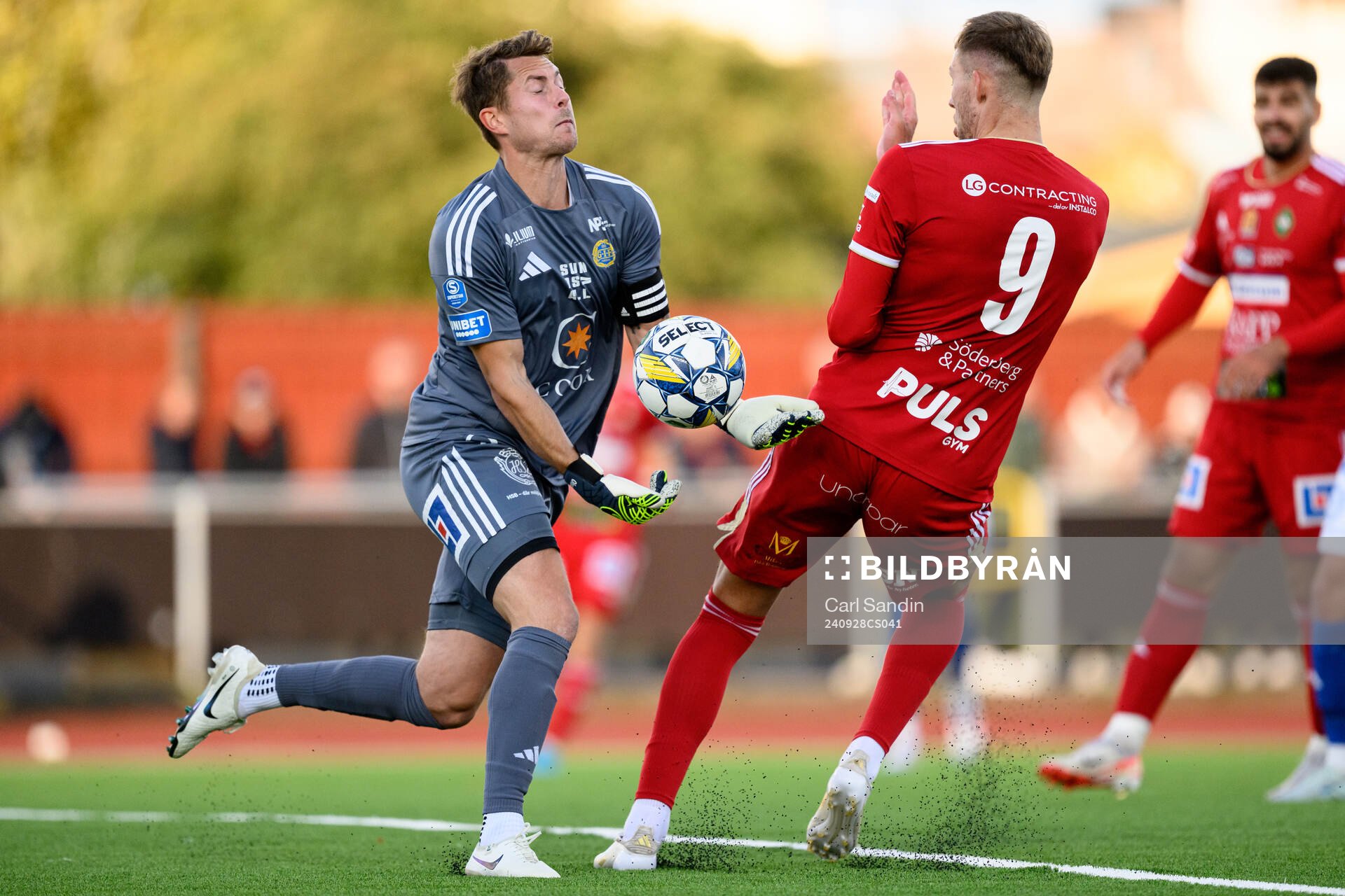 GIF Sundsvalls målvakt Jonas Olsson och Skövde AIKs