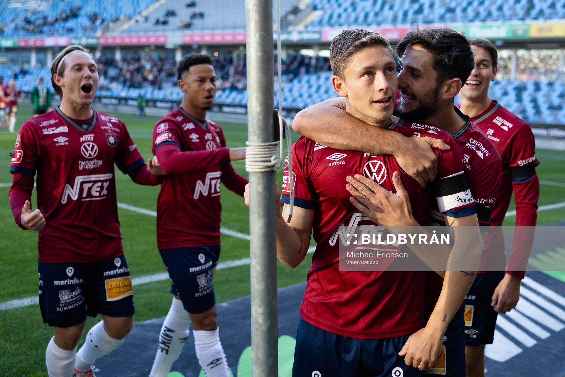 Örgrytes Anton Andreasson jublar ihop med Filip Trpcevski