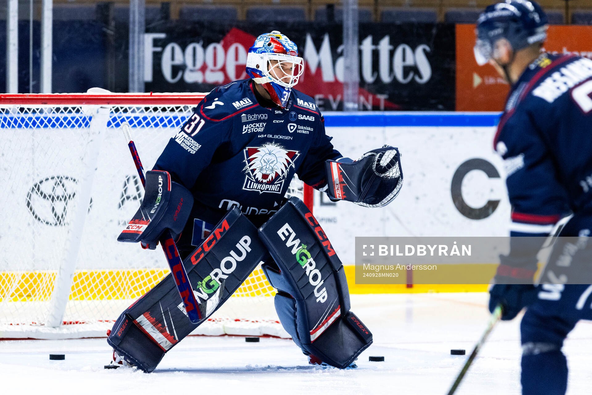 Linköpings målvakt Jesper Myrenberg på uppvärmningen