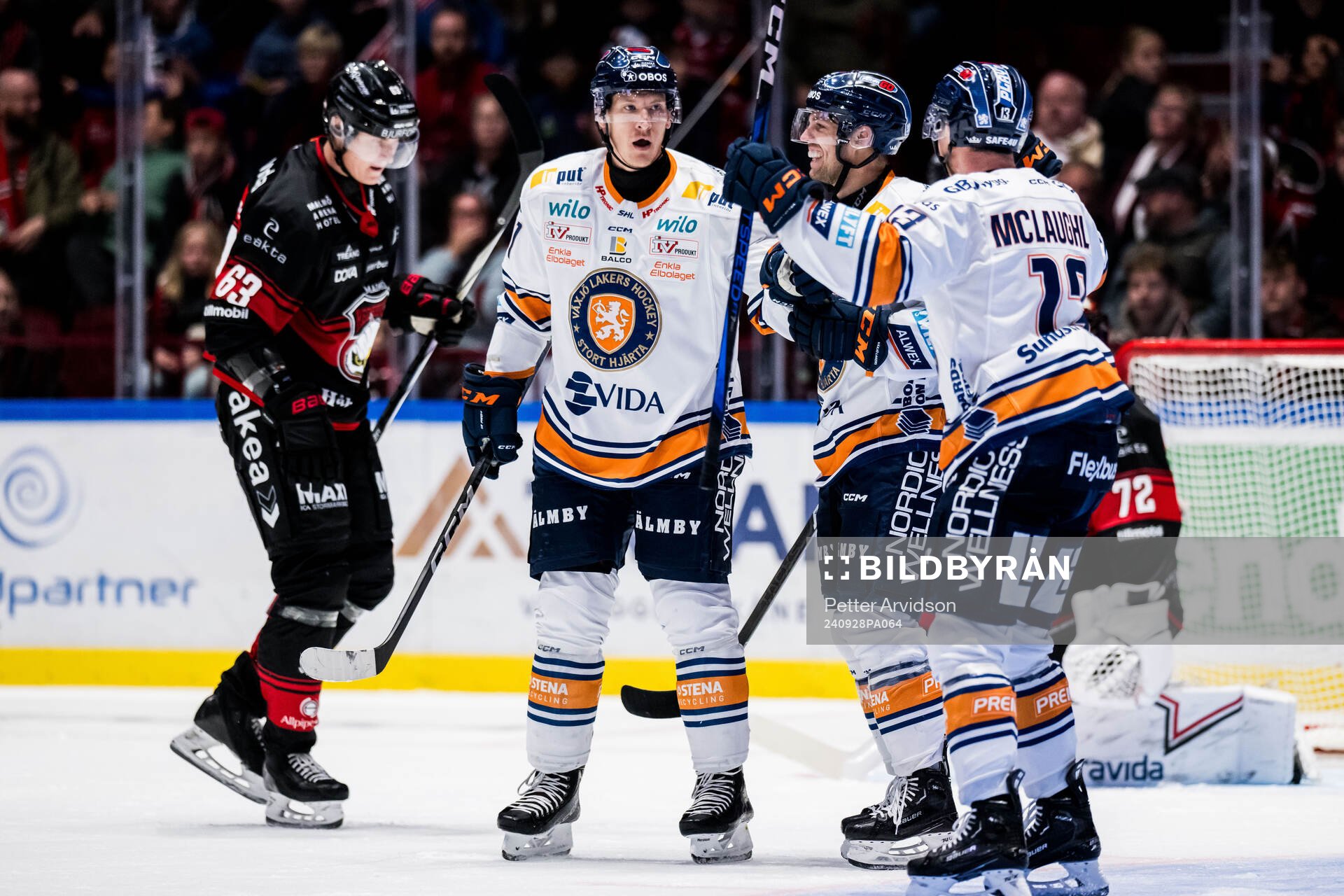 Växjös Emil Sylvegård och Manuel Ågren jublar