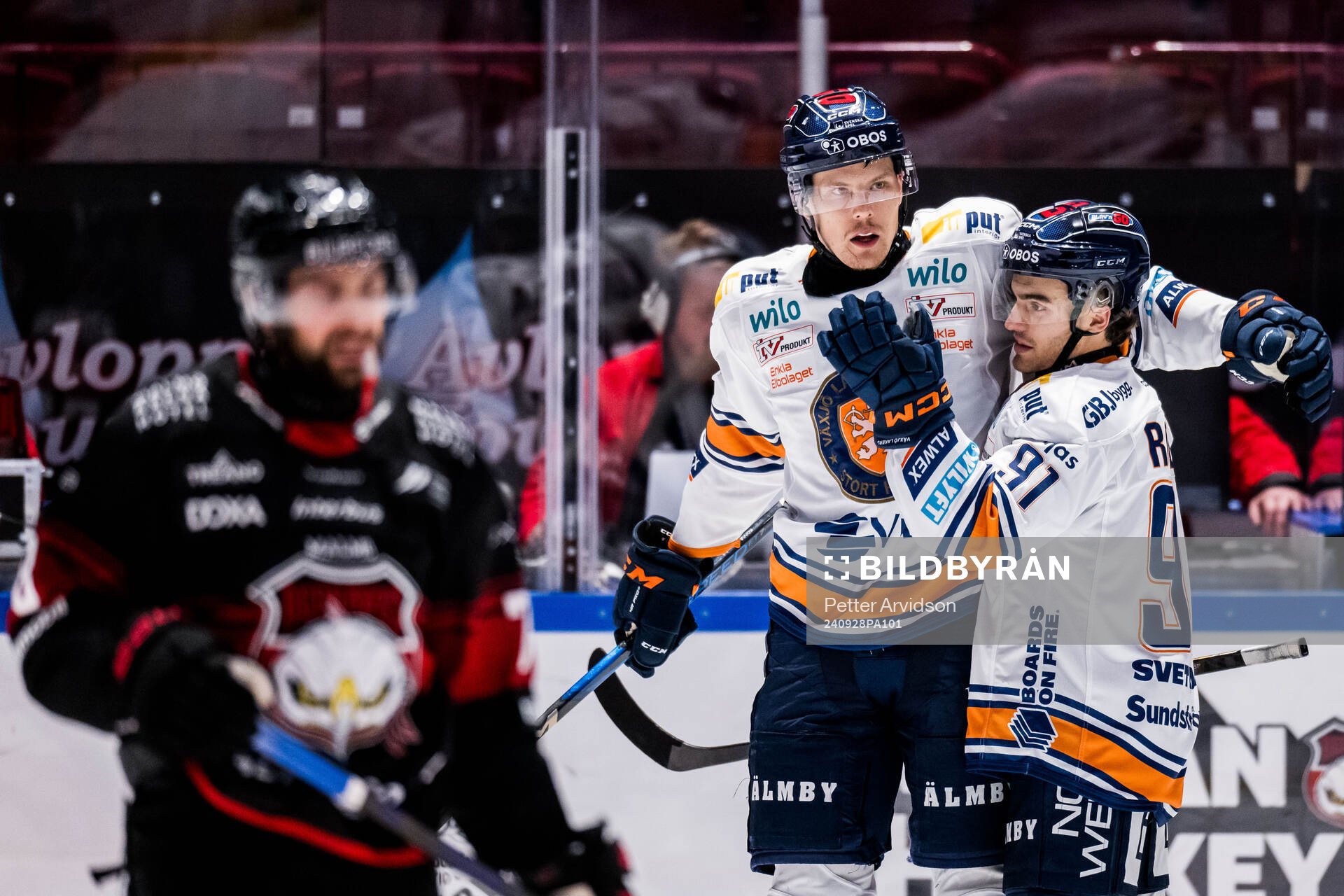 Växjös Otto Koivula och Felix Robert jublar
