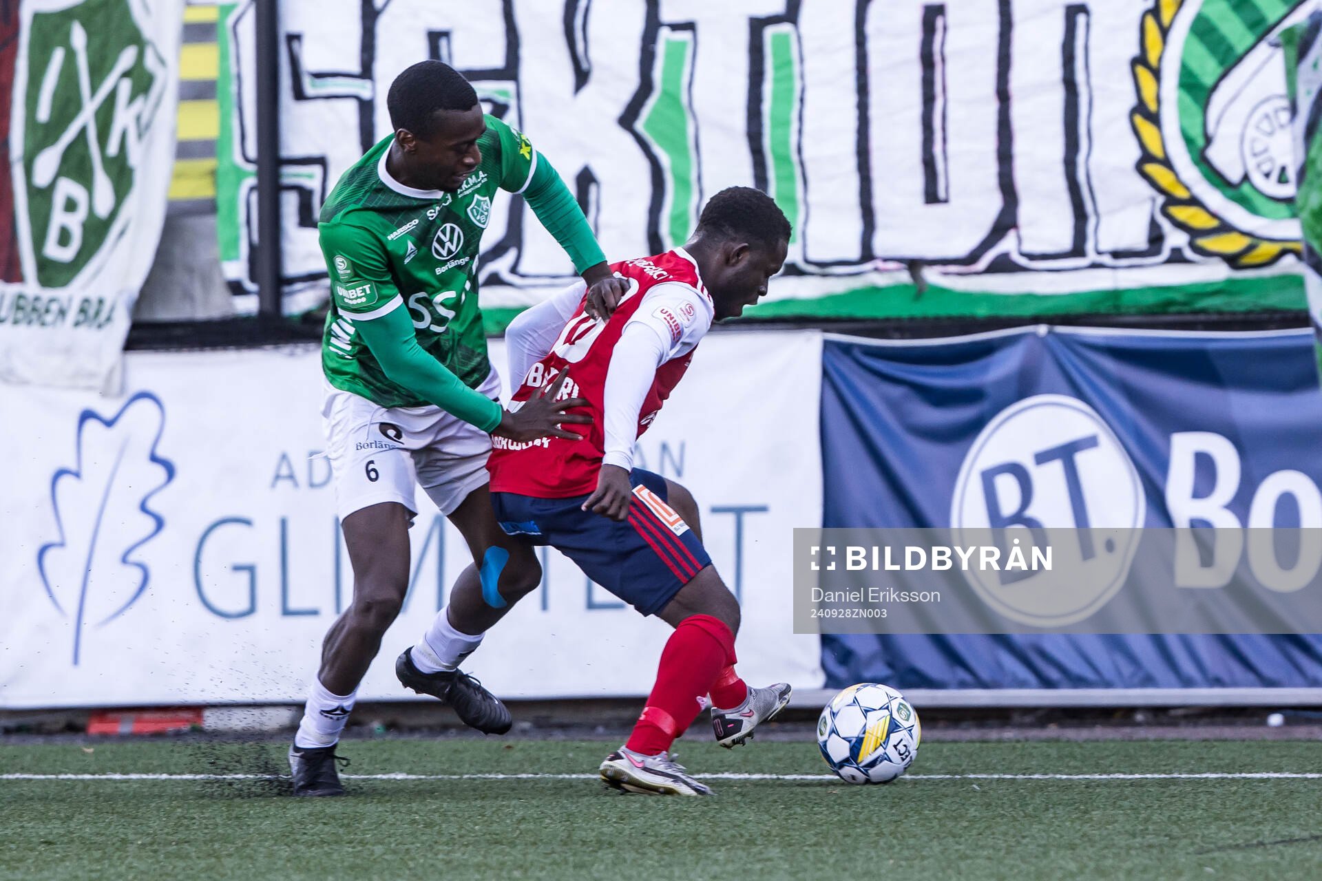 Brages Adil Titi och Sandvikens IFs Mohammed Sadat Abubakari