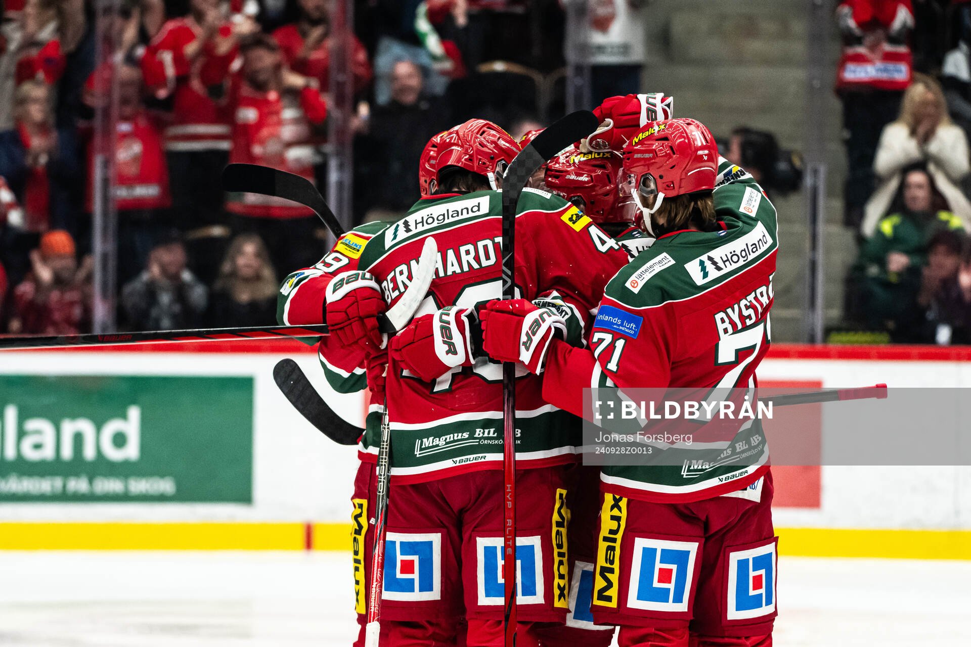 MoDos Riley Woods jublar med lagkamrater