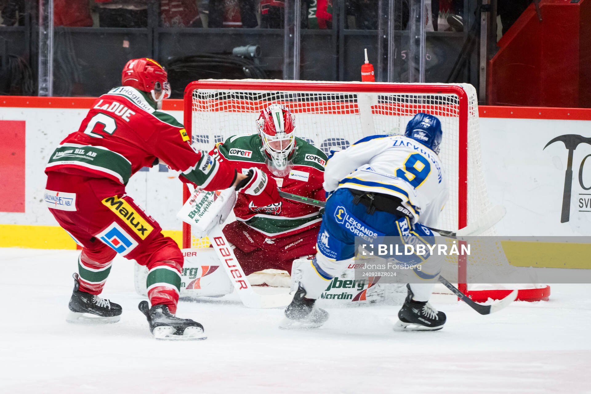 MoDos målvakt Lassi Lehtinen och Leksands Patrik Zackrisson