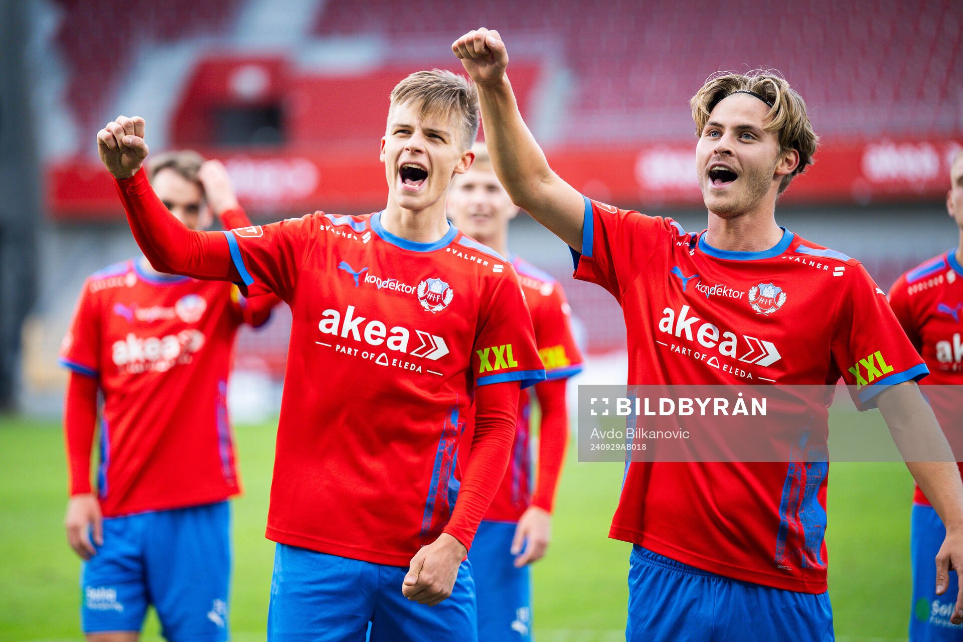 Helsingborgs Adrian Svanbäck och Daniel Bergman jublar