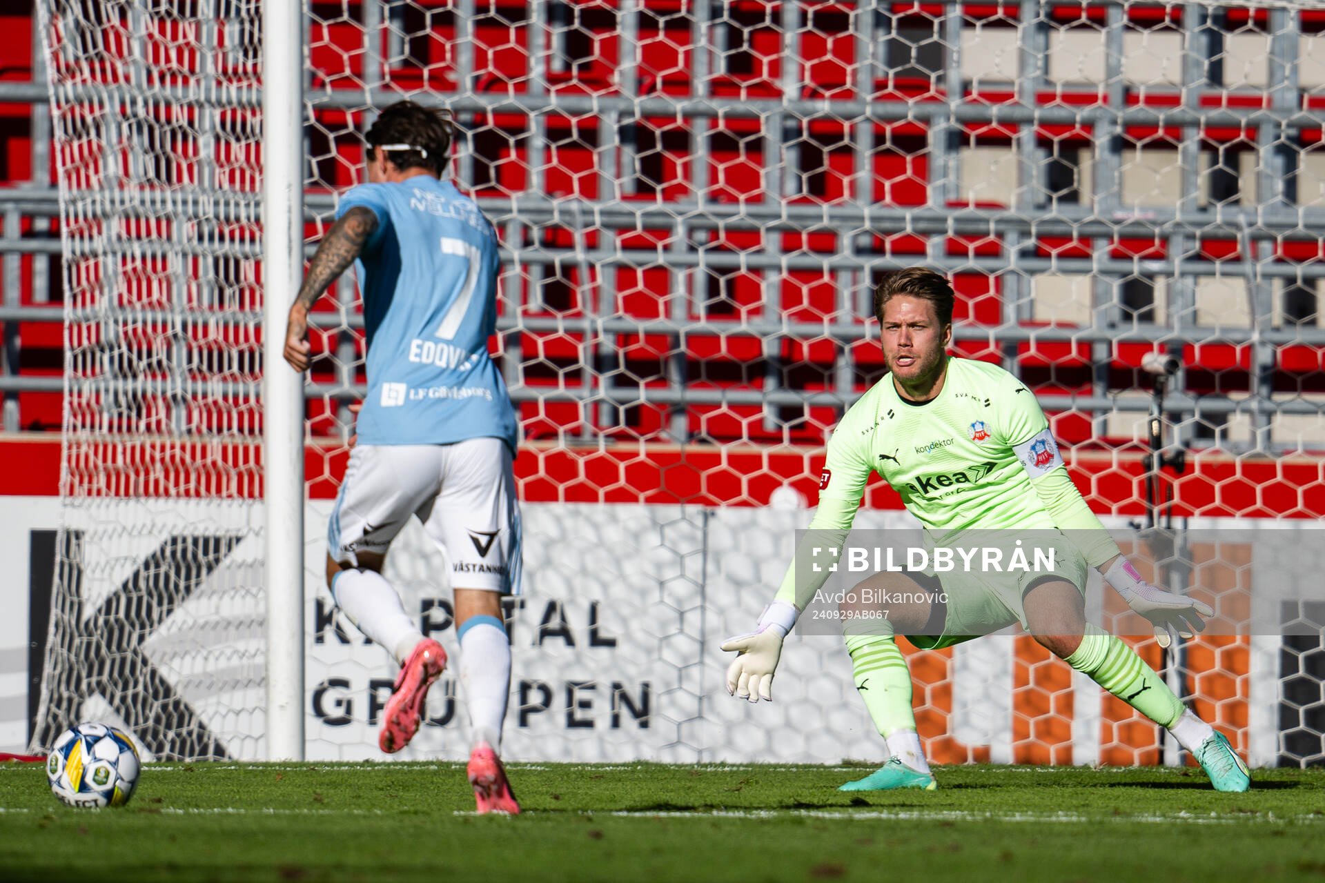 Helsingborgs målvakt Kalle Joelsson mot Gefles Adrian