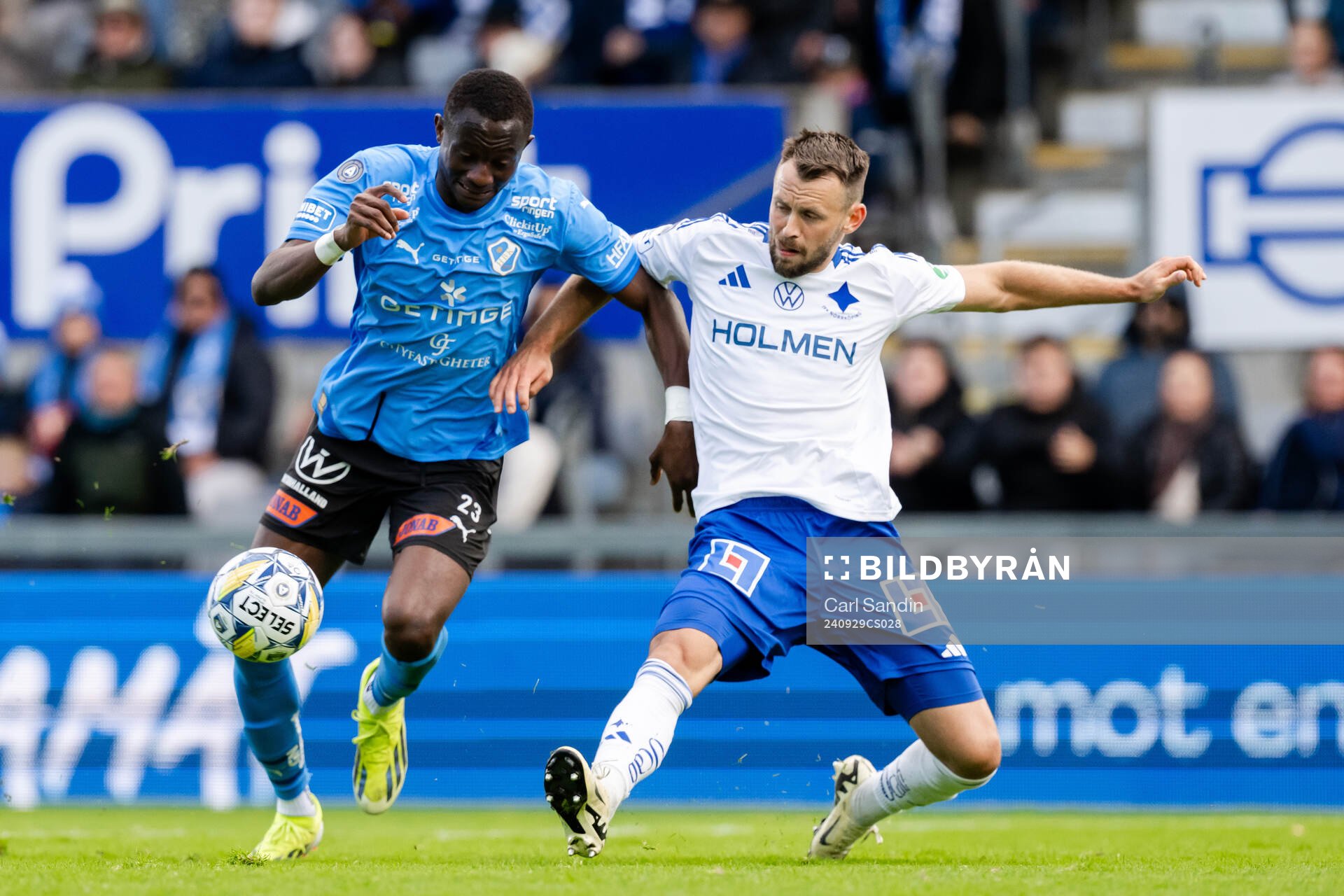 Halmstads Yannick Agnero och IFK Norrköpings Max Watson