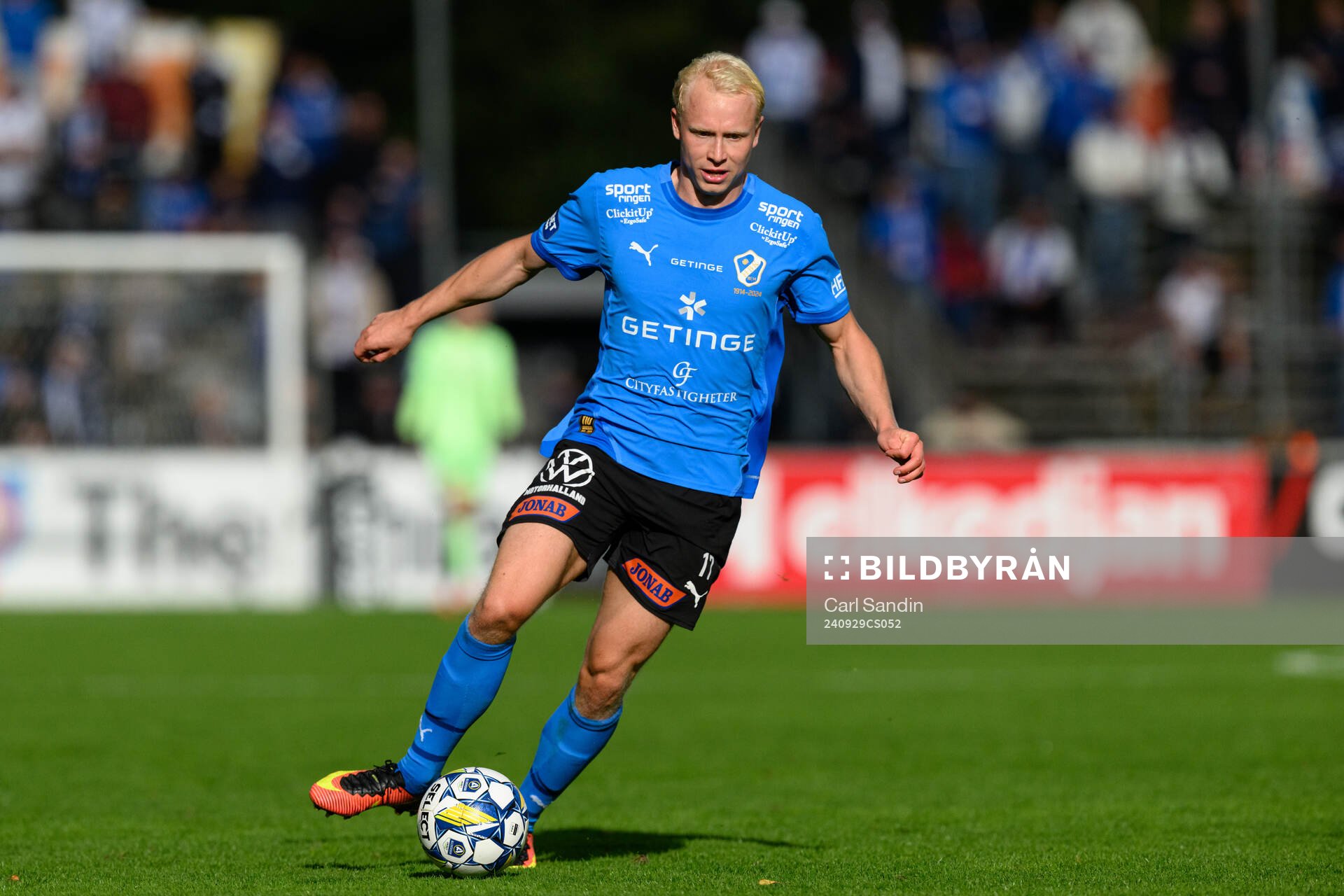 Halmstads André Boman under fotbollsmatchen i Allsvenskan mellan Halmstad och IFK Norrköping den 29 september 2024 i Halmstad. 