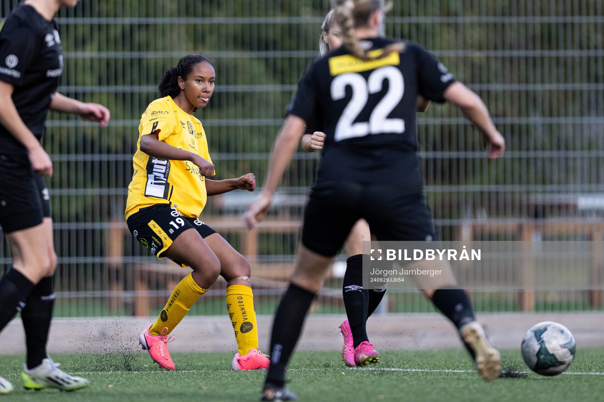 Elfsborgs Stella Johansson under fotbollsmatchen i Division 4 södra mellan Kronäng och Elfsborg den 29 september 2024 i Borås. 