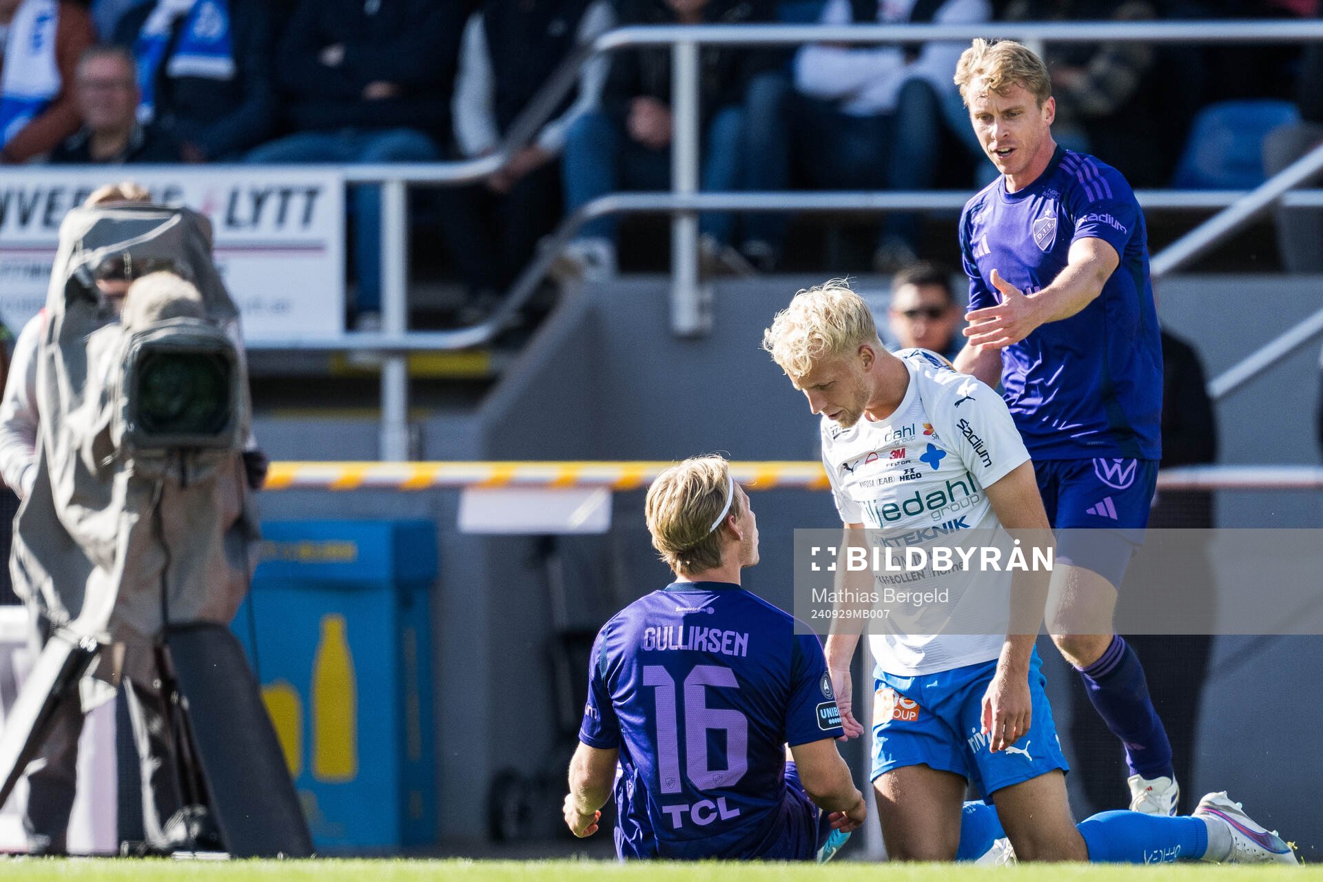 Djurgårdens Tobias Gulliksen och Värnamos Victor Larsson