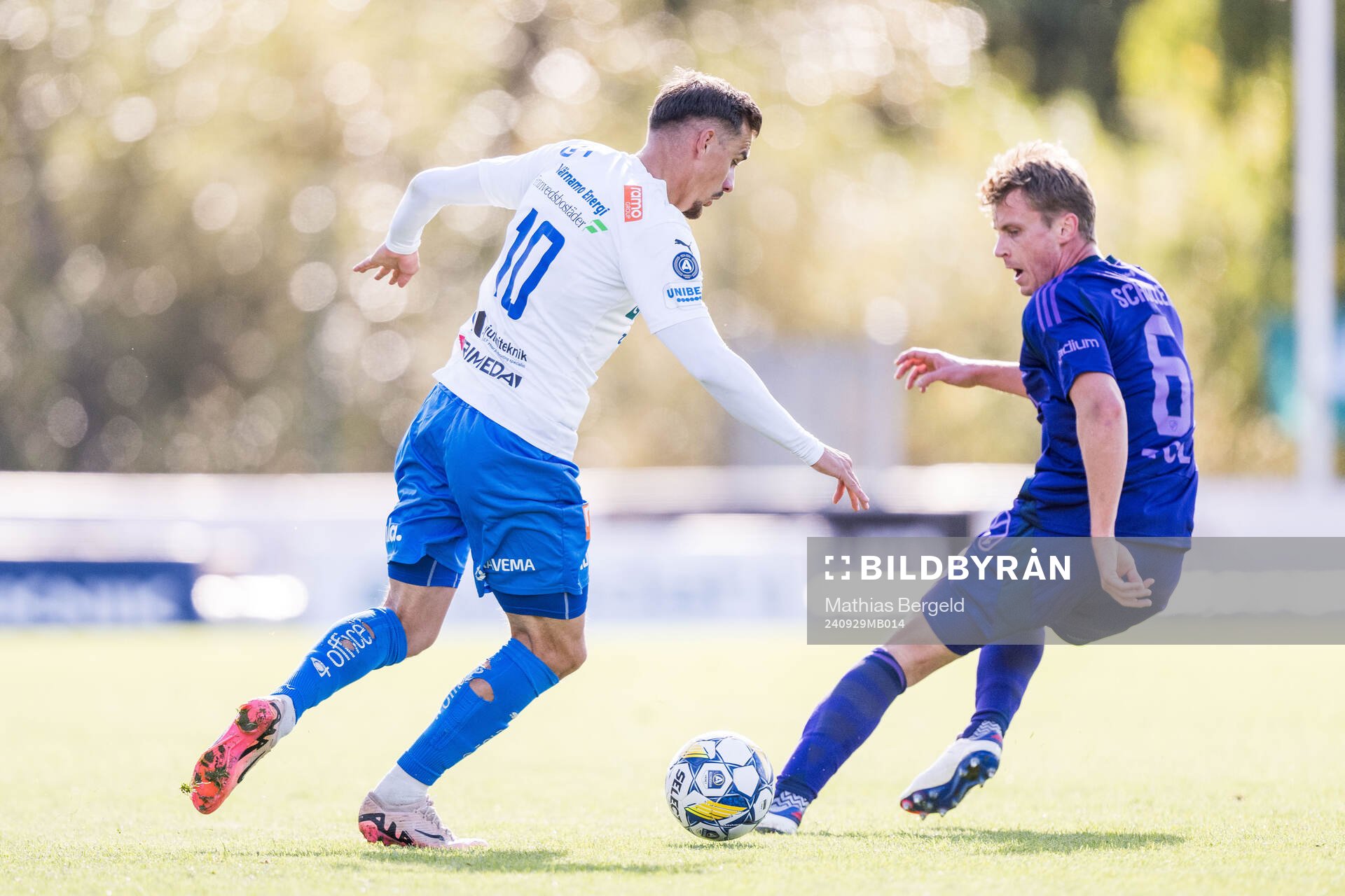 Värnamos Ajdin Zeljkovic och Djurgårdens Rasmus Schuller