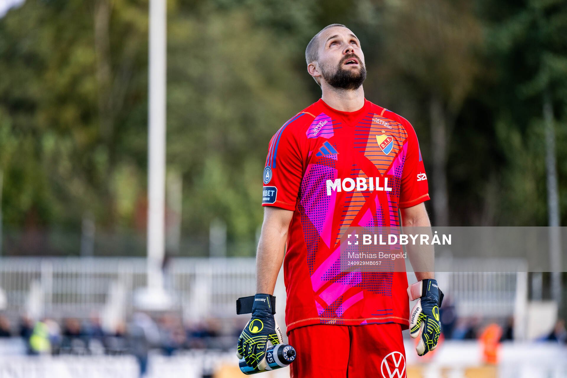 Djurgårdens målvakt Oscar Jansson deppar