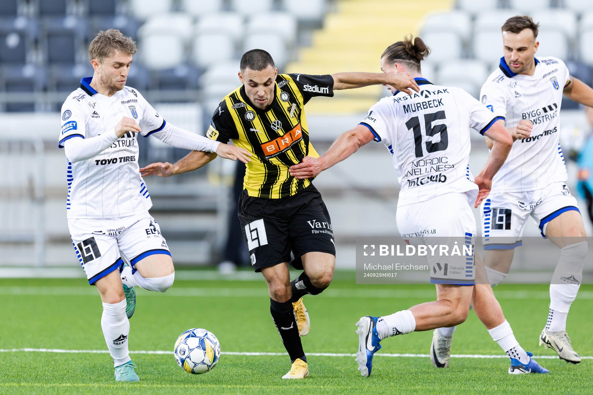 Häckens Ali Youssef i en kamp mot Sirius Andreas Pyndt