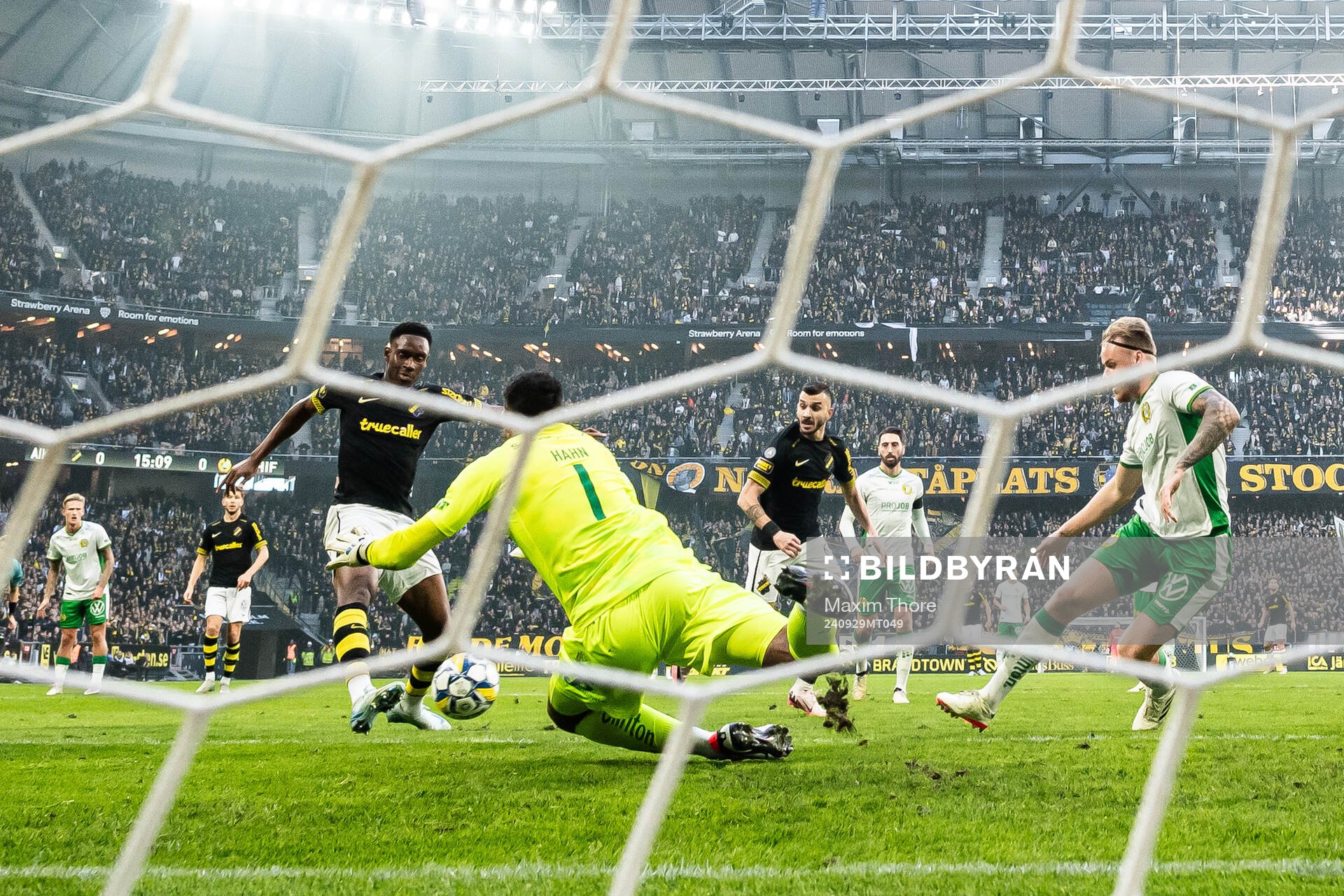 AIKs Mouhamed Lamine Fanne Dabo och Hammarbys målvakt