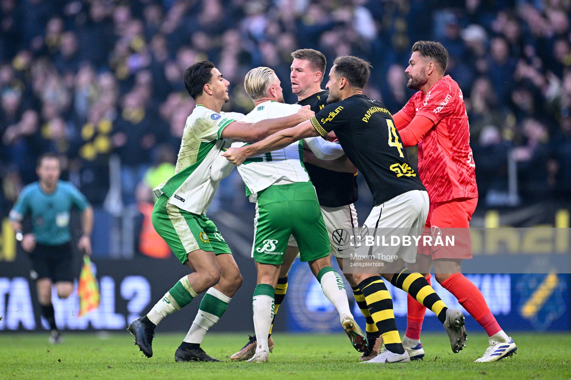 Hammarbys Simon Strand och AIKs Mads Døhr Thychosen