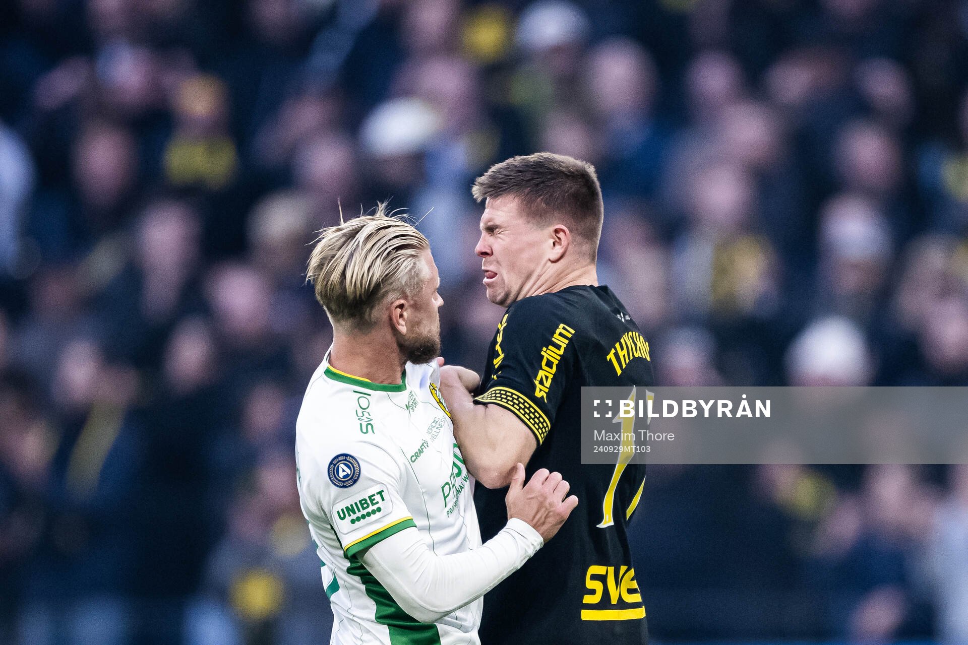 Hammarbys Simon Strand och AIKs Mads Døhr Thychosen i