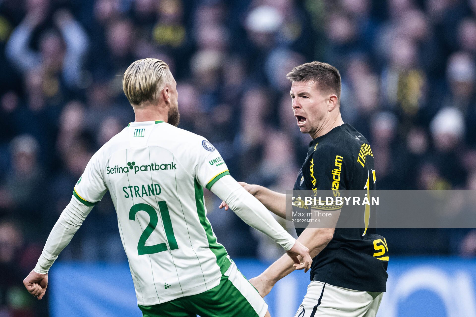 Hammarbys Simon Strand och AIKs Mads Døhr Thychosen i