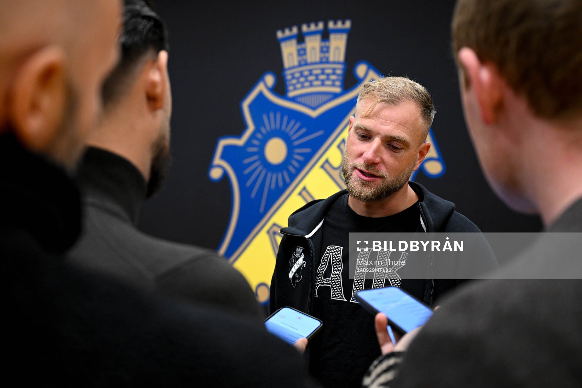 AIKs John Guidetti i mixade zonen