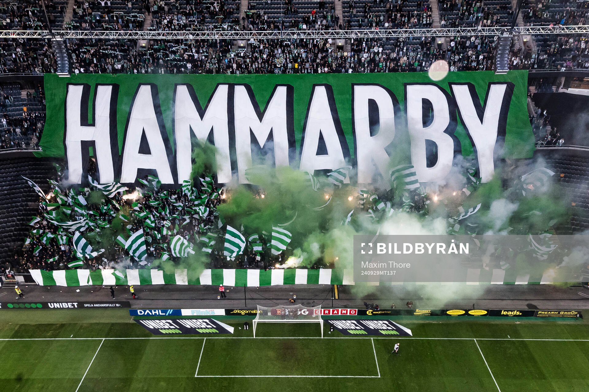 Hammarbys supportrar med tifo