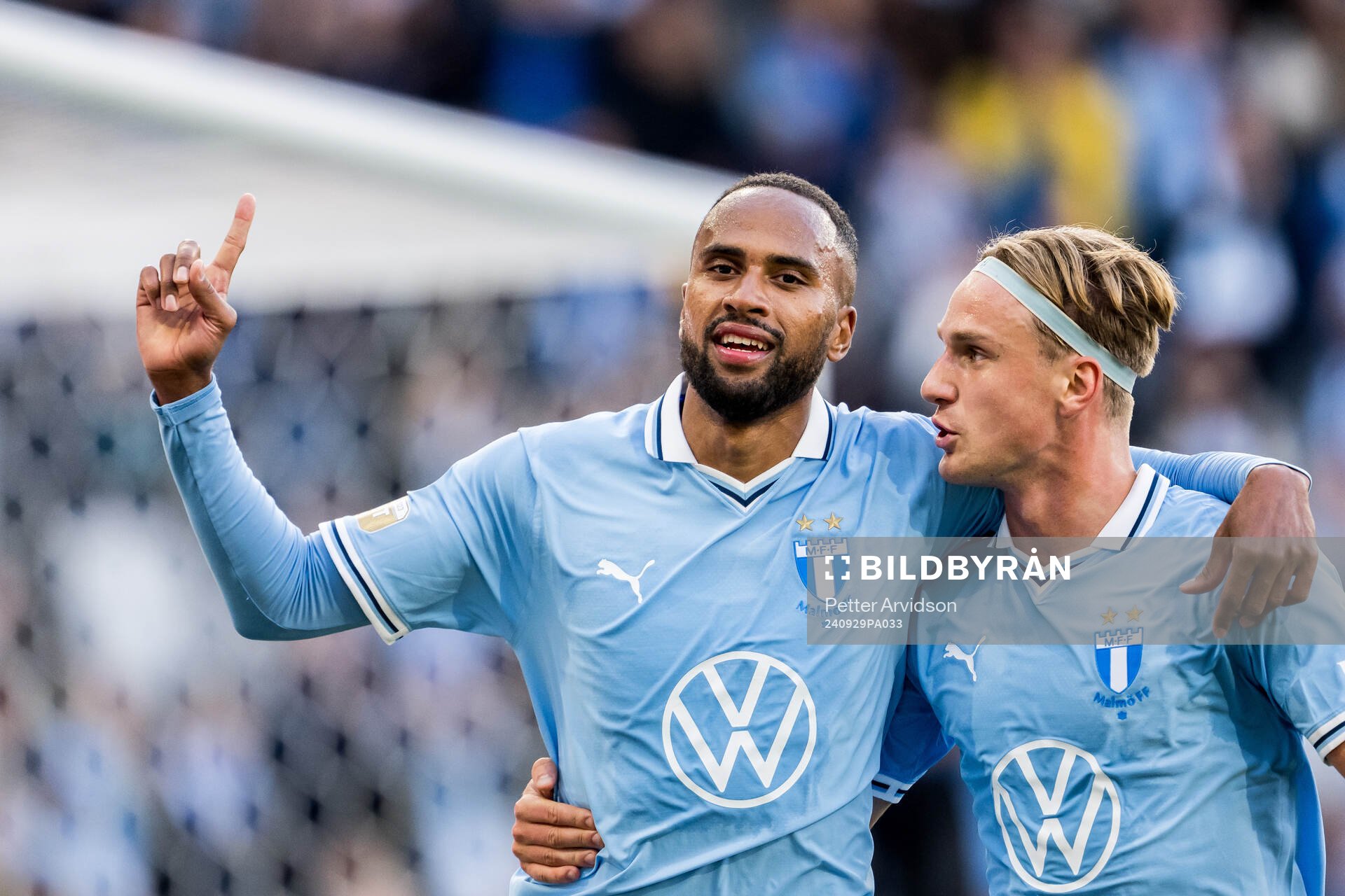 Malmö FFs Isaac Kiese Thelin och Erik Botheim jublar