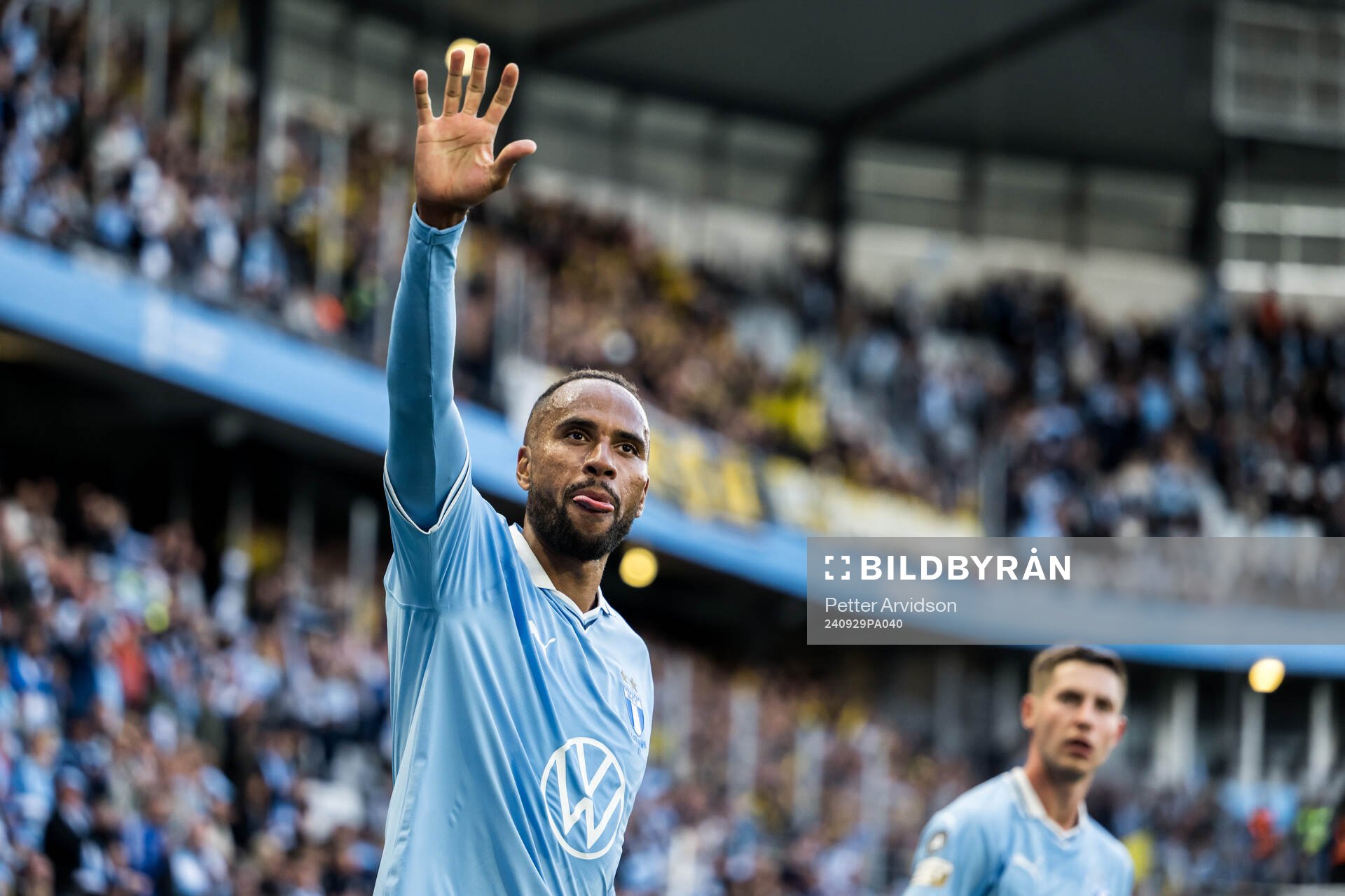 Malmö FFs Isaac Kiese Thelin jublar efter 2-0 under fotbollsmatchen i Allsvenskan mellan Malmö FF och Mjällby den 29 september 2024 i Malmö.