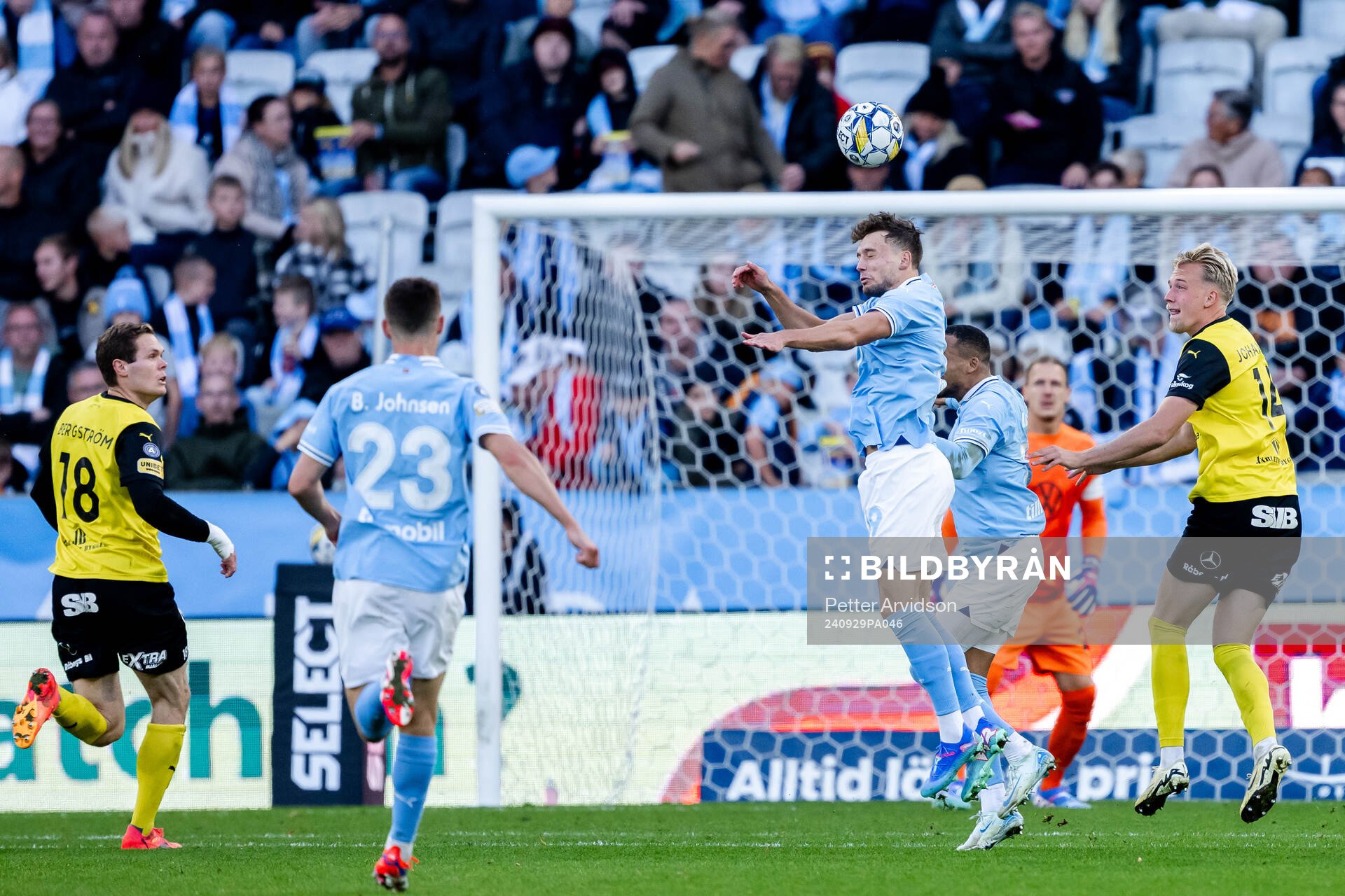 Malmö FFs Colin Rösler och Mjällbys Herman Johansson