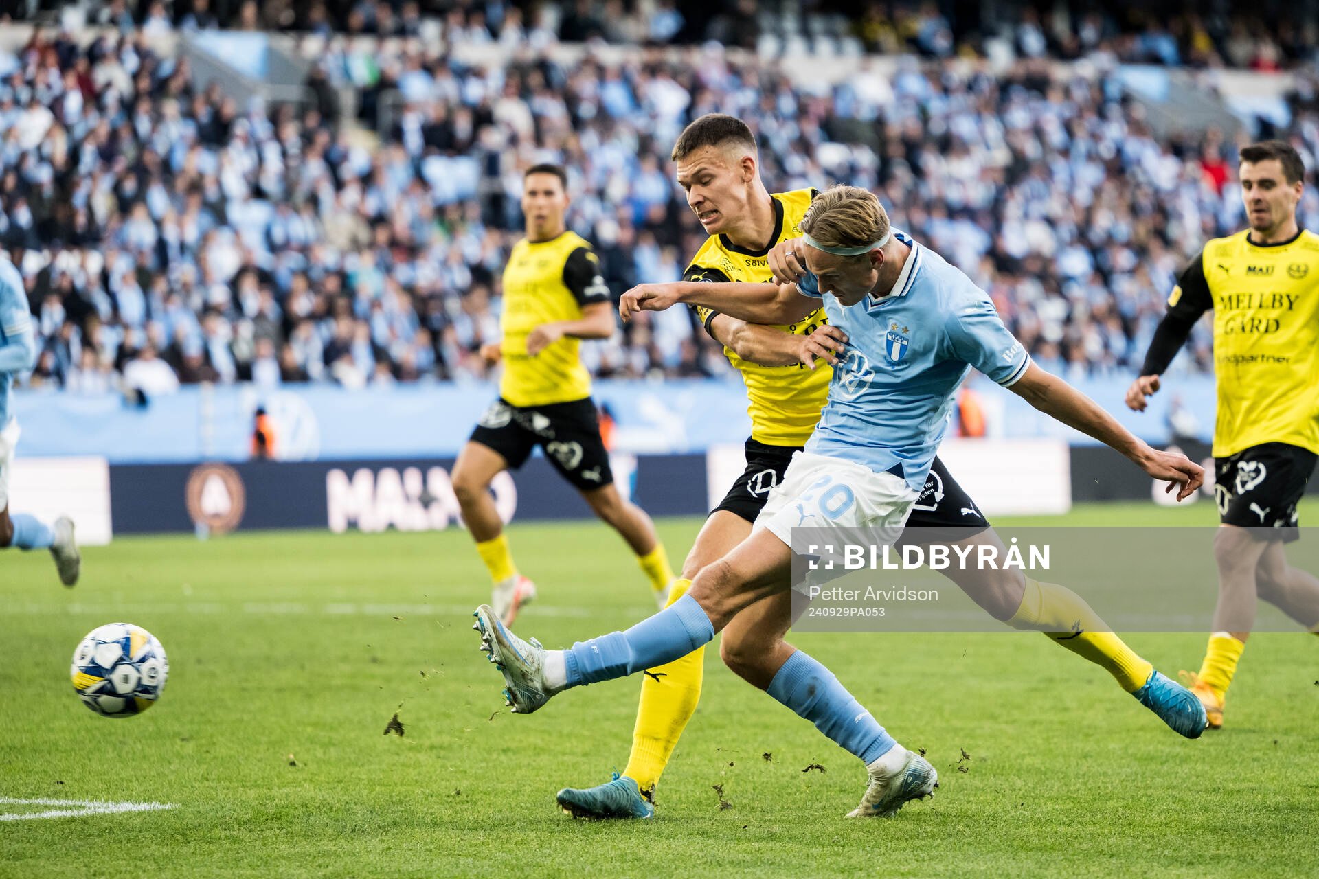Malmö FFs Otto Rosengren och Mjällbys Rasmus Wikström