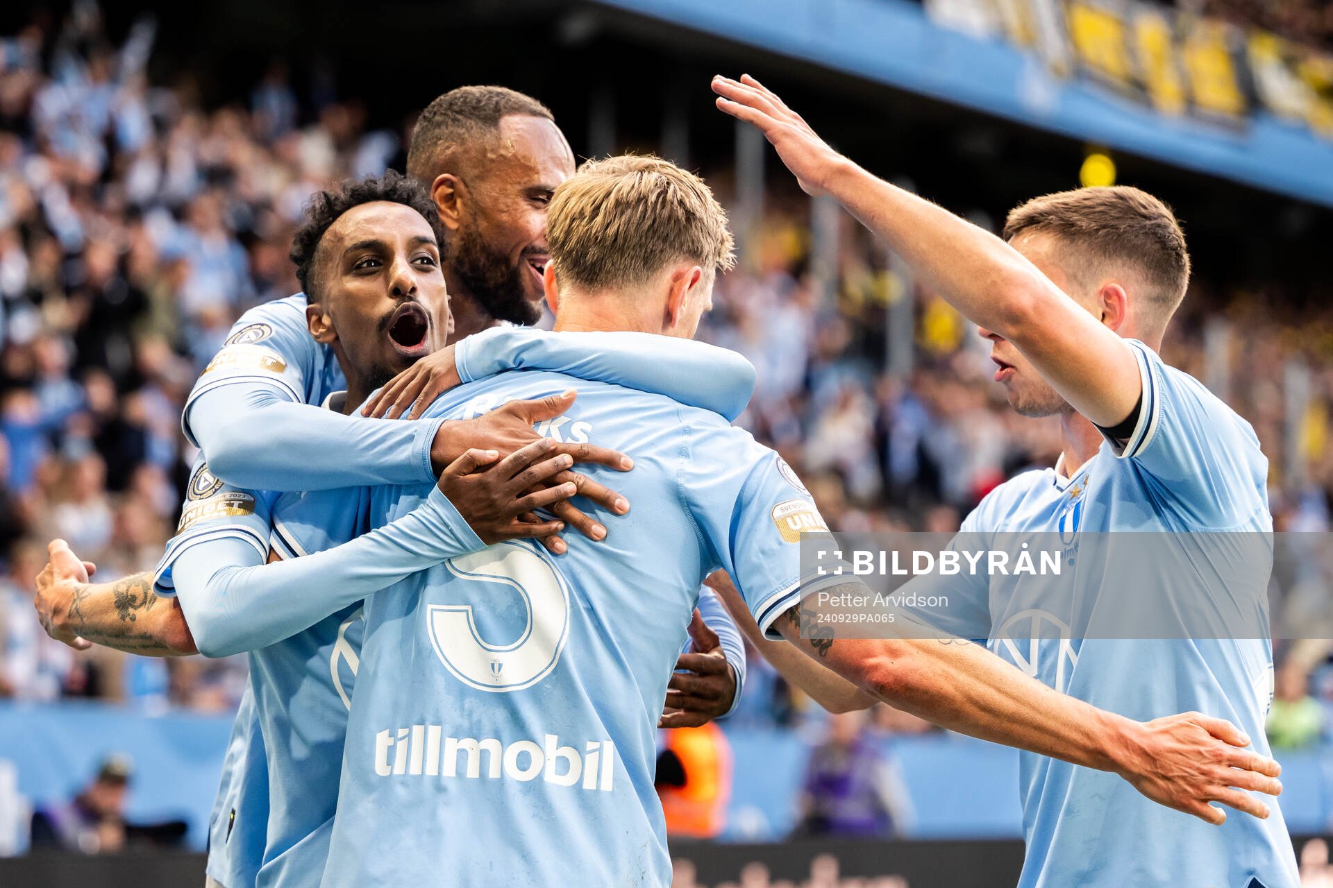 Malmö FFs Søren Rieks jublar med Taha Ali, Isaac Kiese