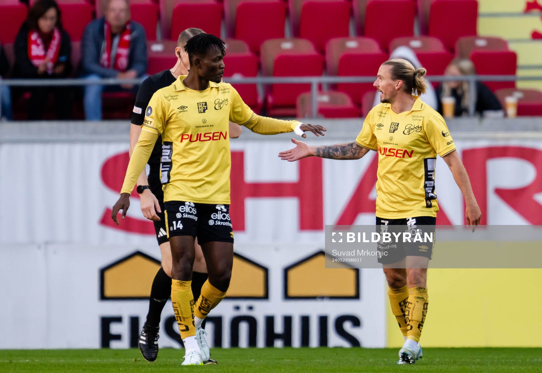 Elfsborgs Terry Yegbe och Niklas Hult jublar