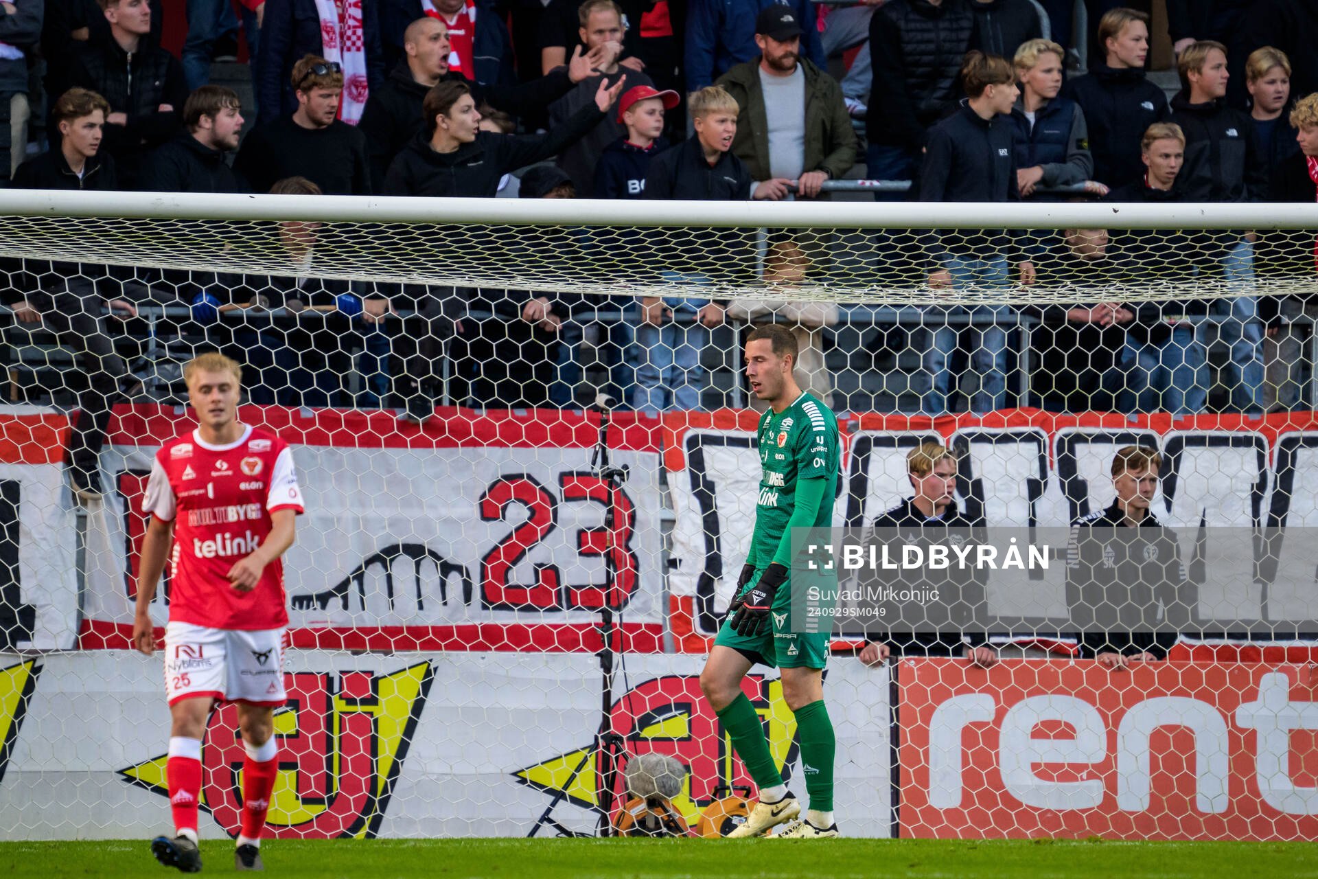 Kalmars Rony Jansson och målvakt Samuel Brolin deppar