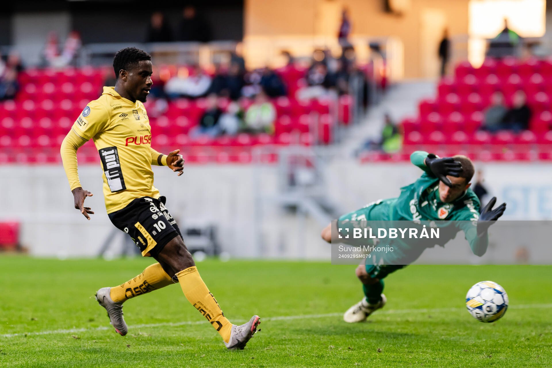 Elfsborgs Michael Baidoo gör 1-3 bakom Kalmars målvakt