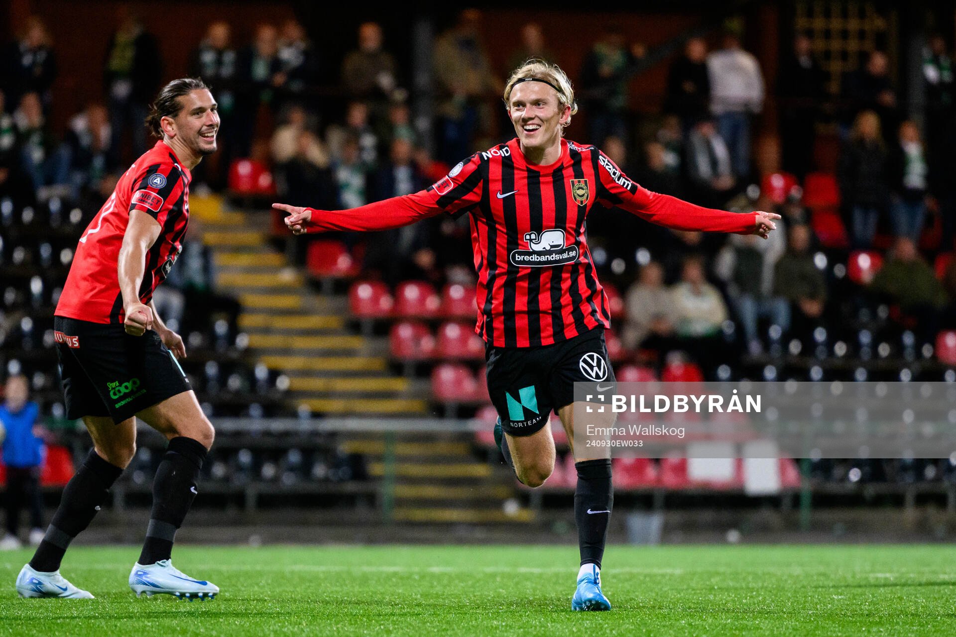 Brommapojkarnas Alexander Jensen jublar
