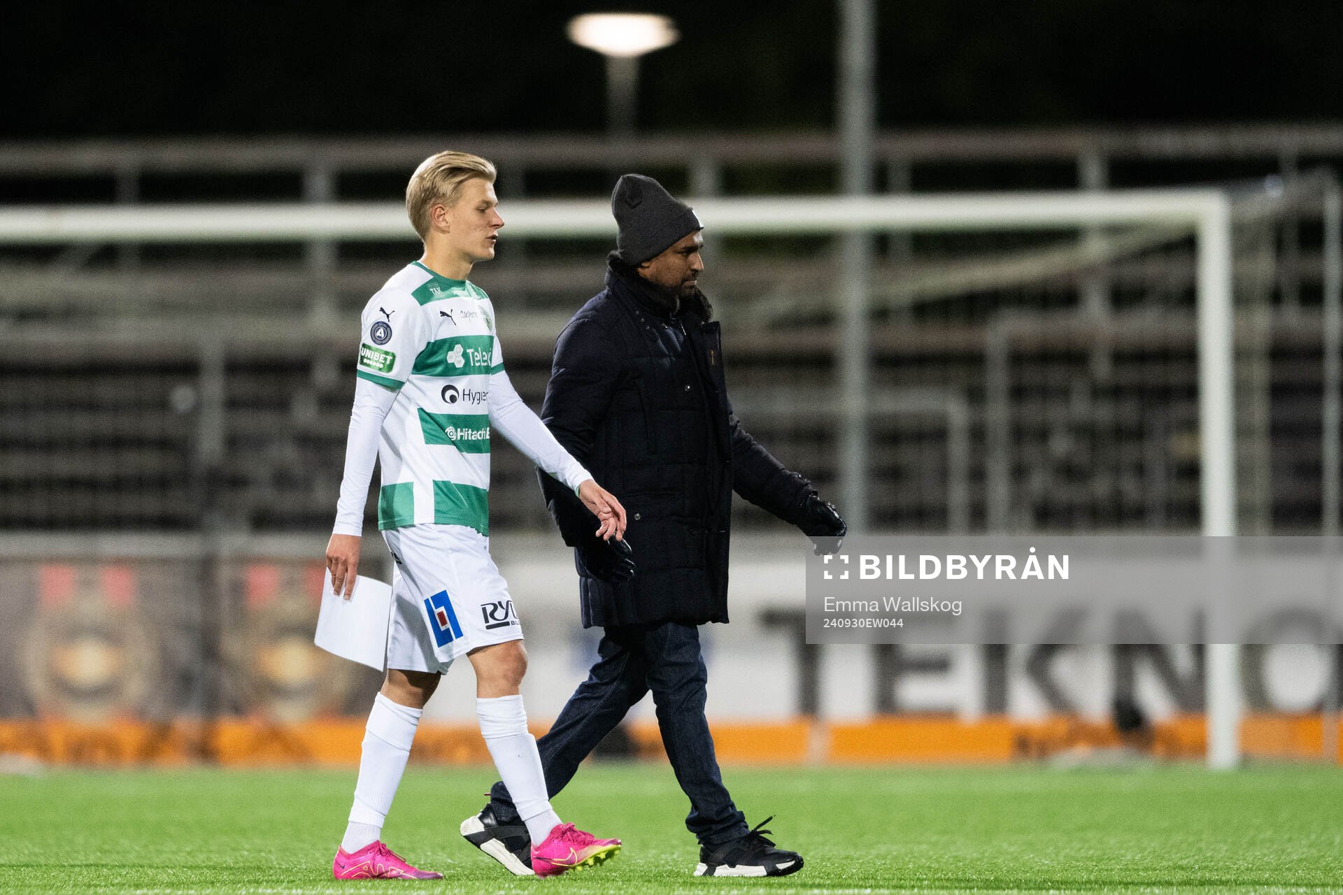 Västerås Marcus Linday och tränare Kalle Karlsson deppar