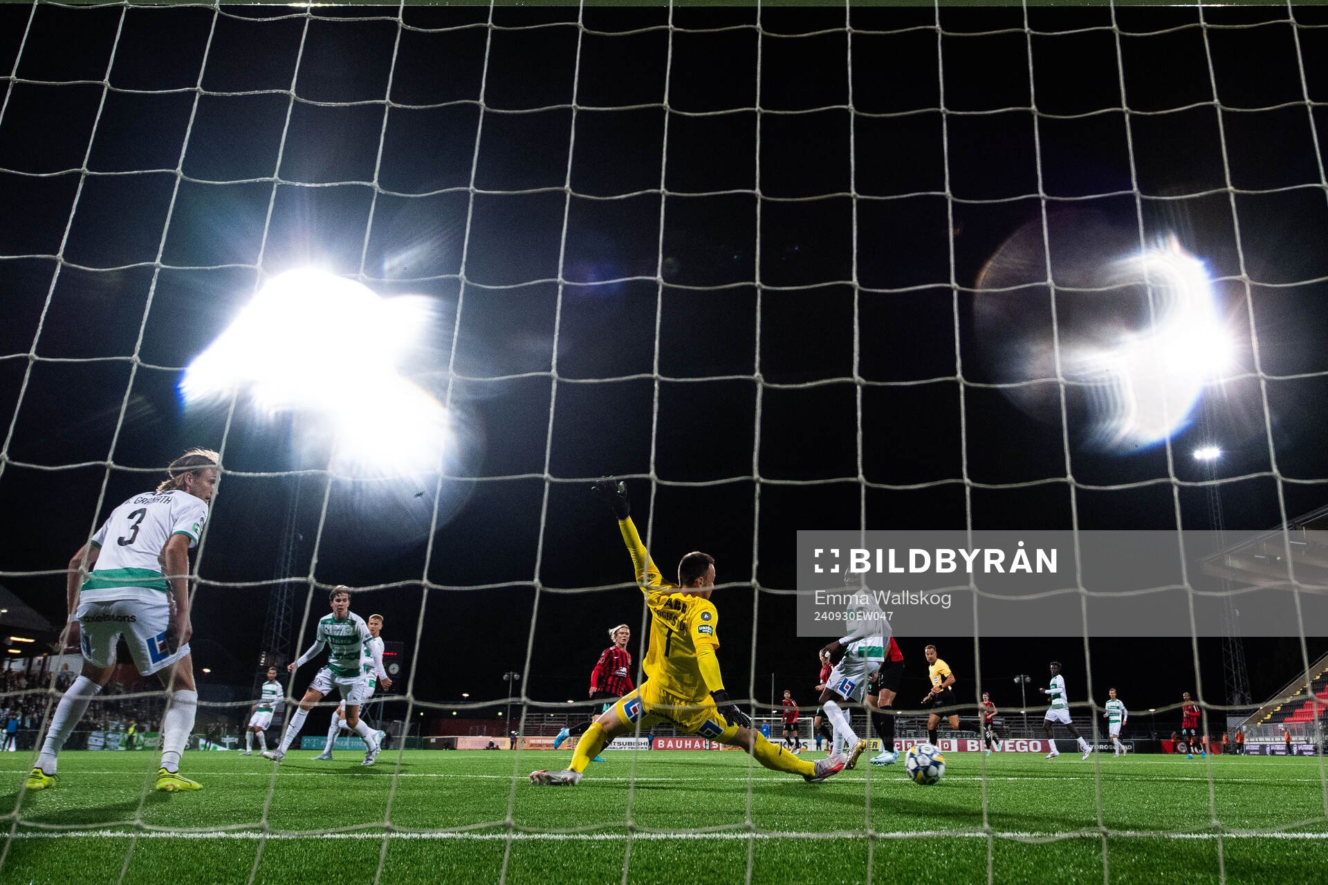 Brommapojkarnas Alexander Jensen gör 2-0 bakom Västerås