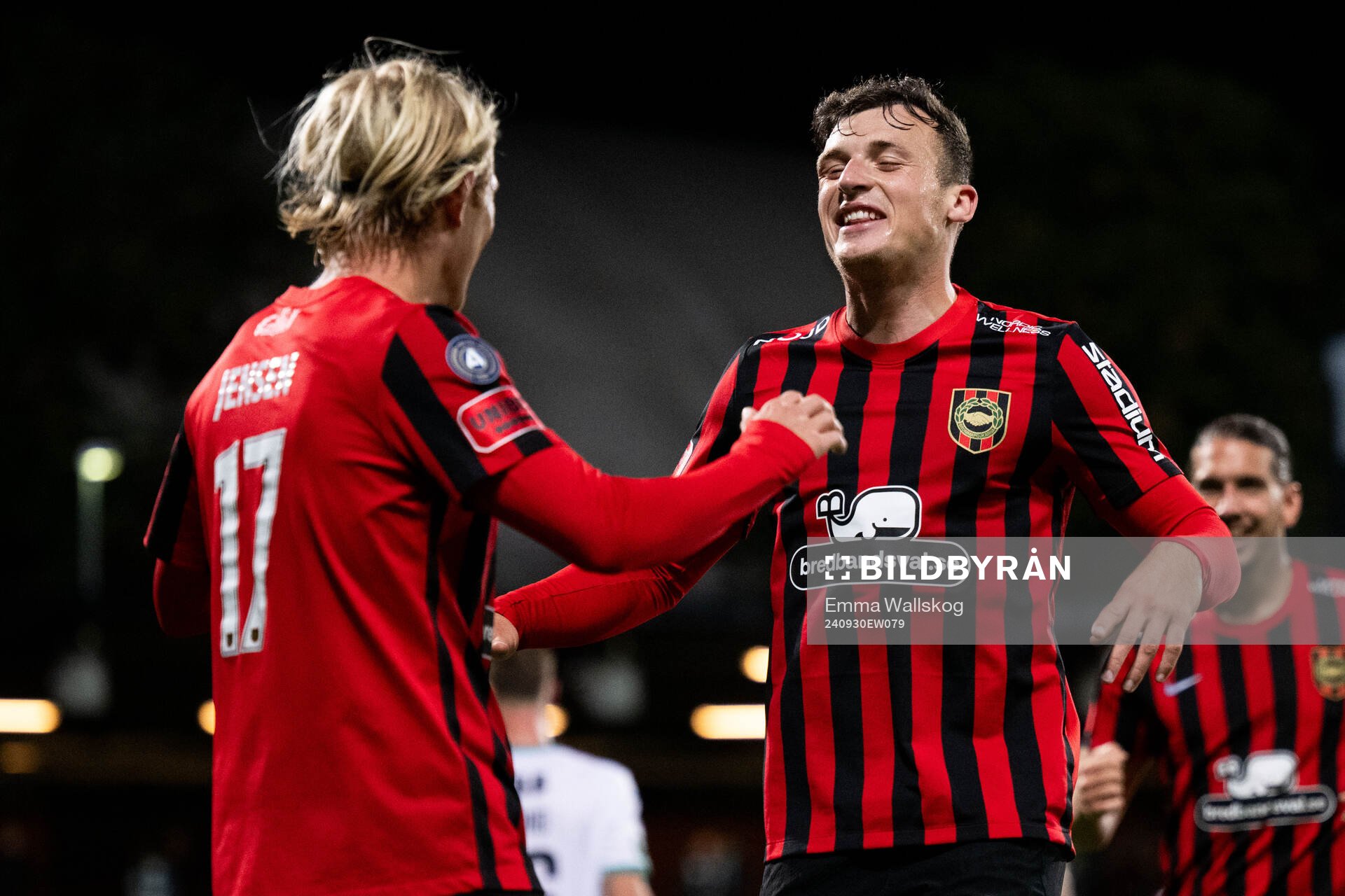 Brommapojkarnas Alexander Jensen jublar med Adam Skanning