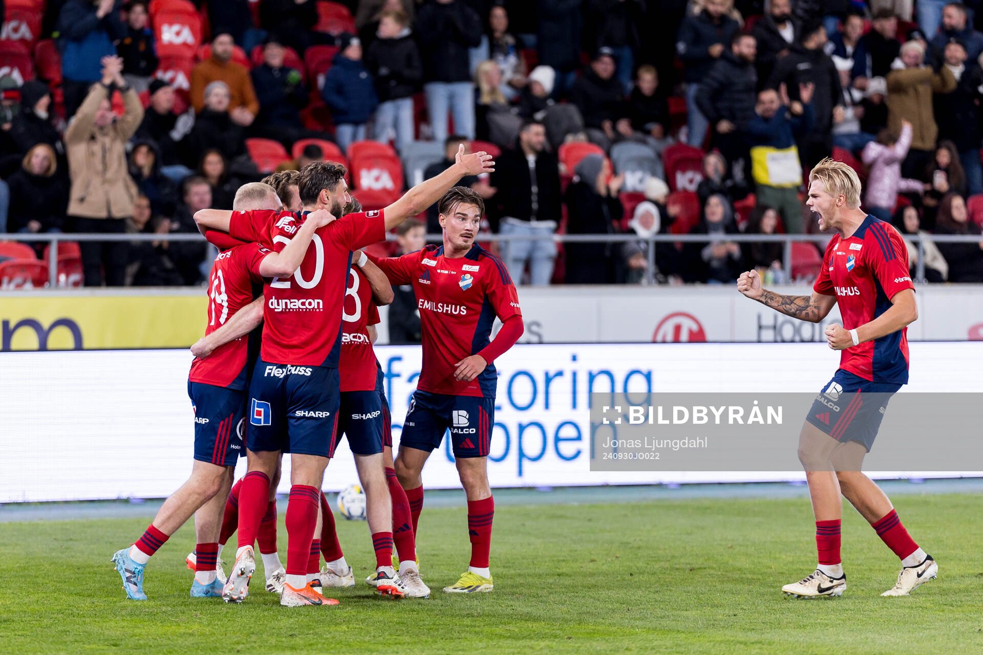 Östers spelare jublar
