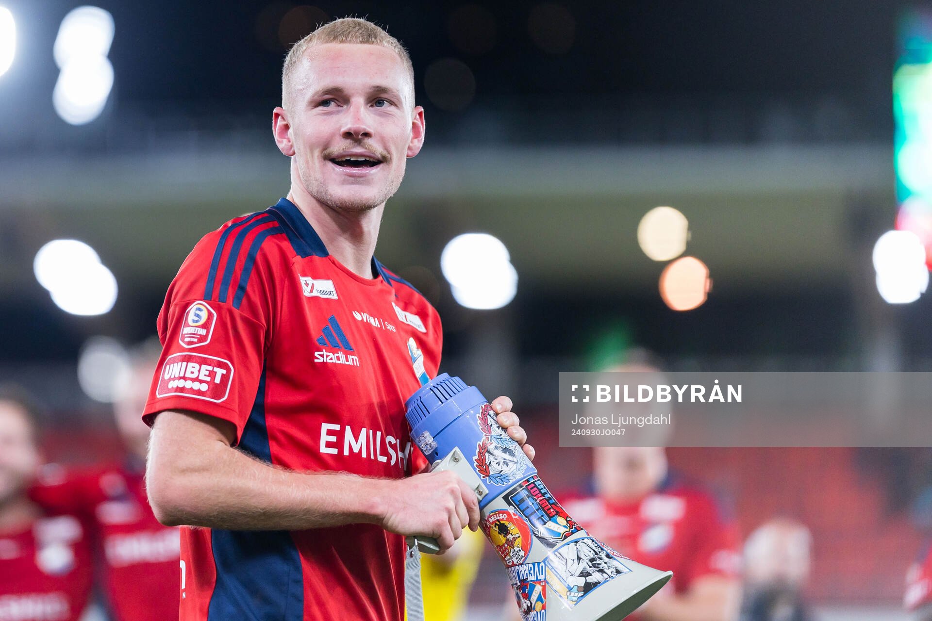 Östers Adam Bergmark Wiberg jublar efter fotbollsmatchen i Superettan mellan Öster och Utsikten den 30 september 2024 i Växjö. 