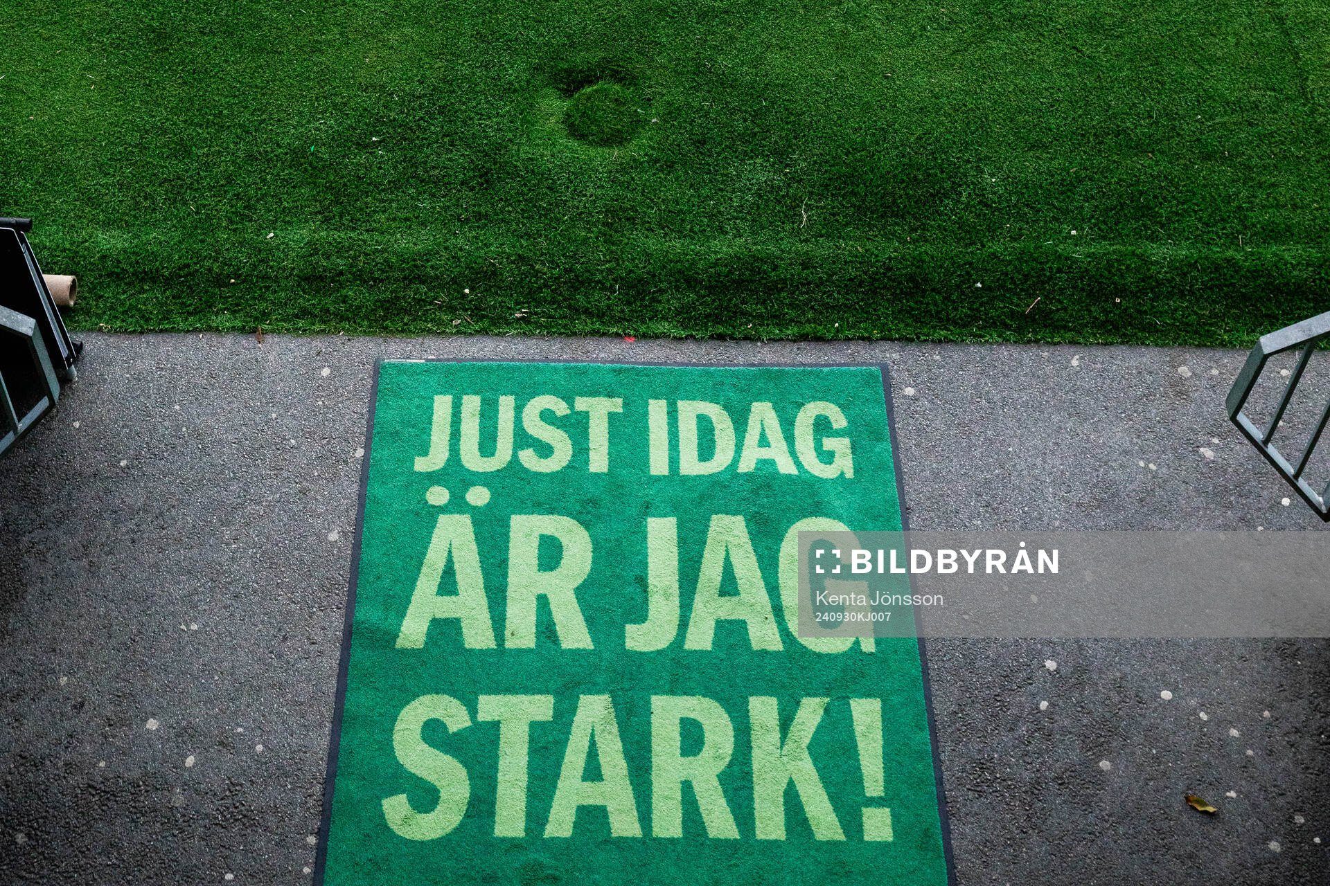 En matta med texten Just idag är jag stark på Hammarby IP