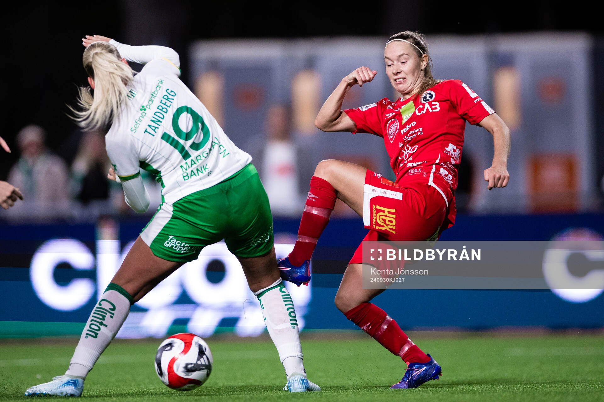 Hammarbys Cathinka Tandberg och KIF Örebros Amanda Altheden
