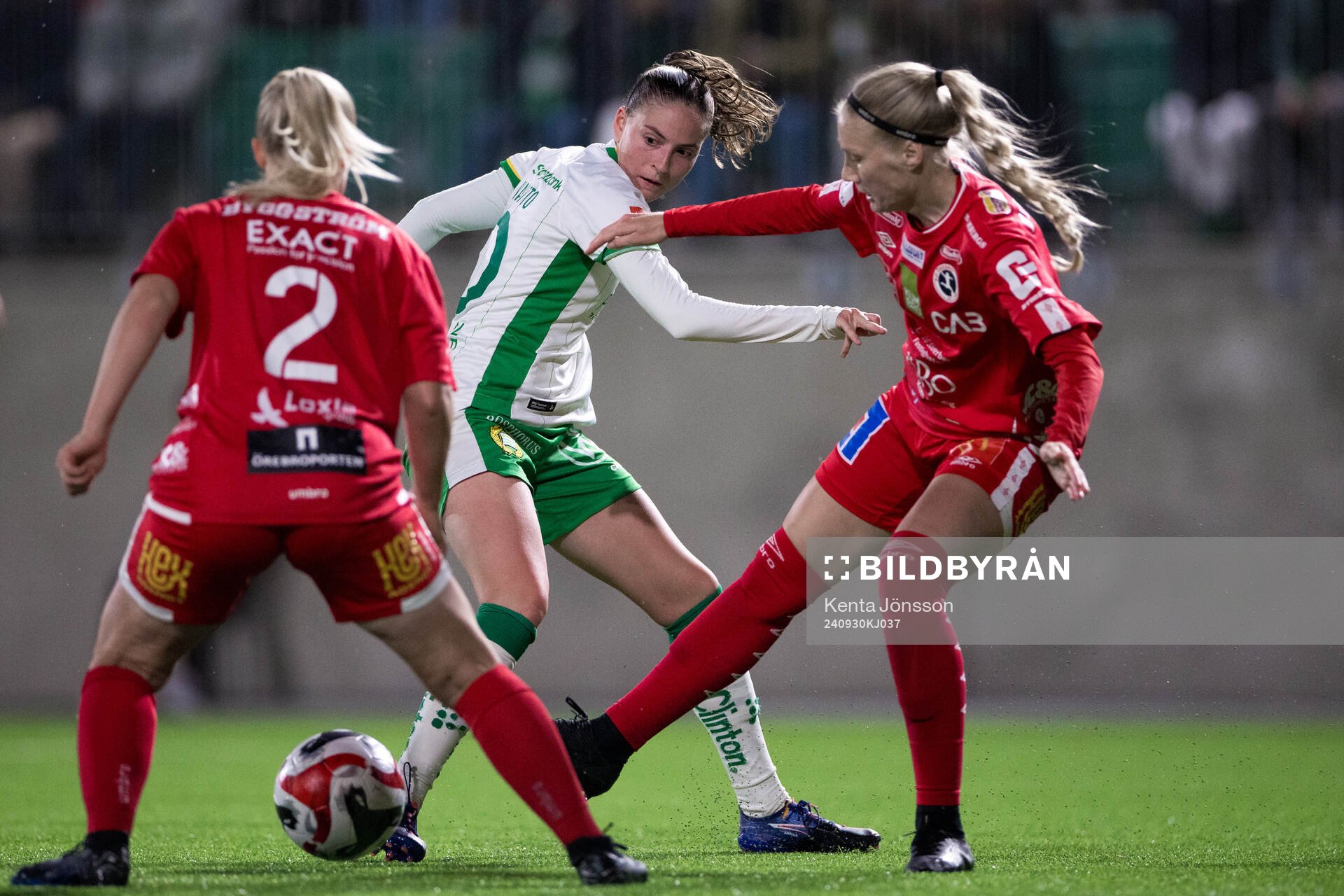 Hammarbys Smilla Vallotto mot KIF Örebros Sara Ikonen och