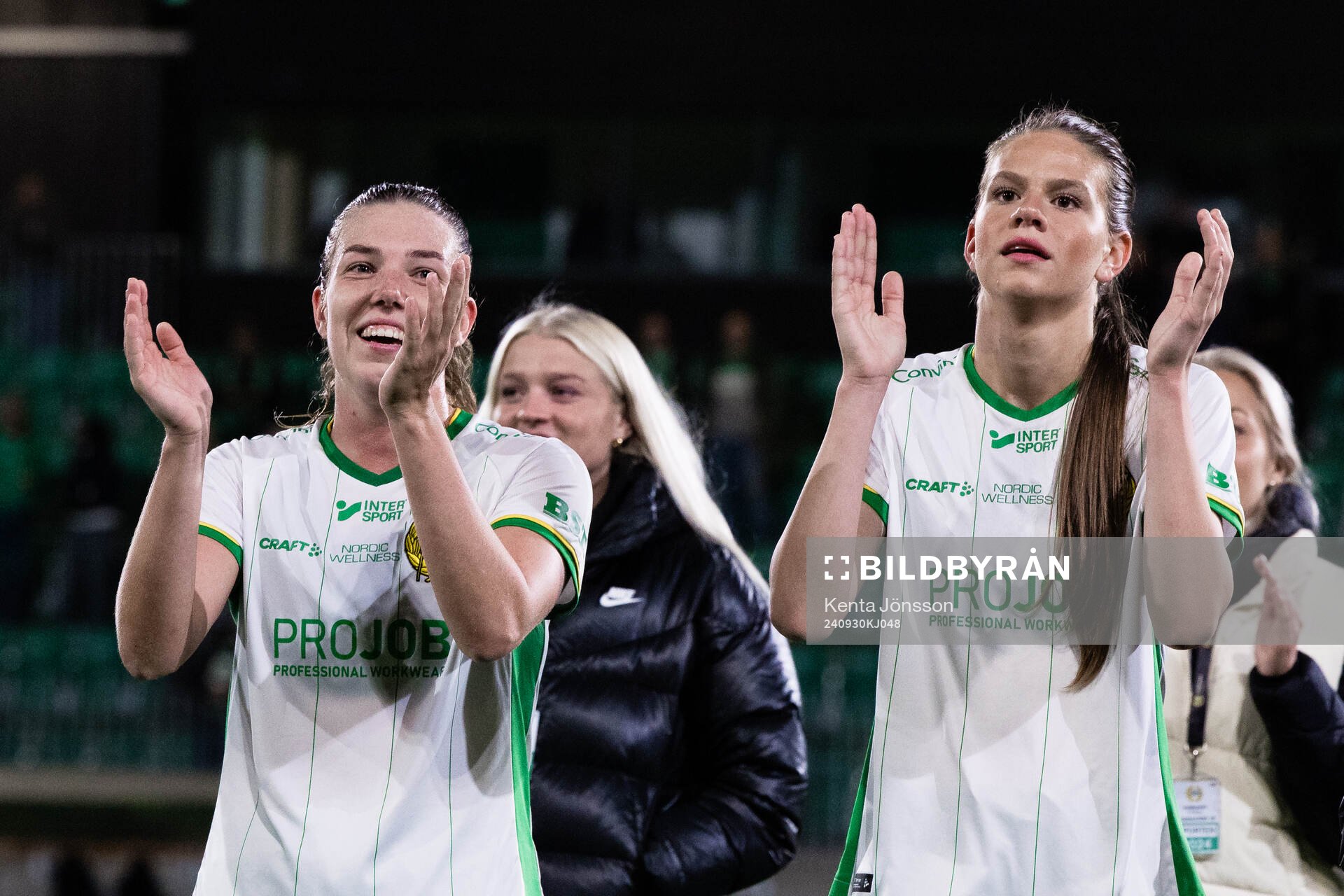 Hammarbys Emma Westin och Bella Andersson jublar