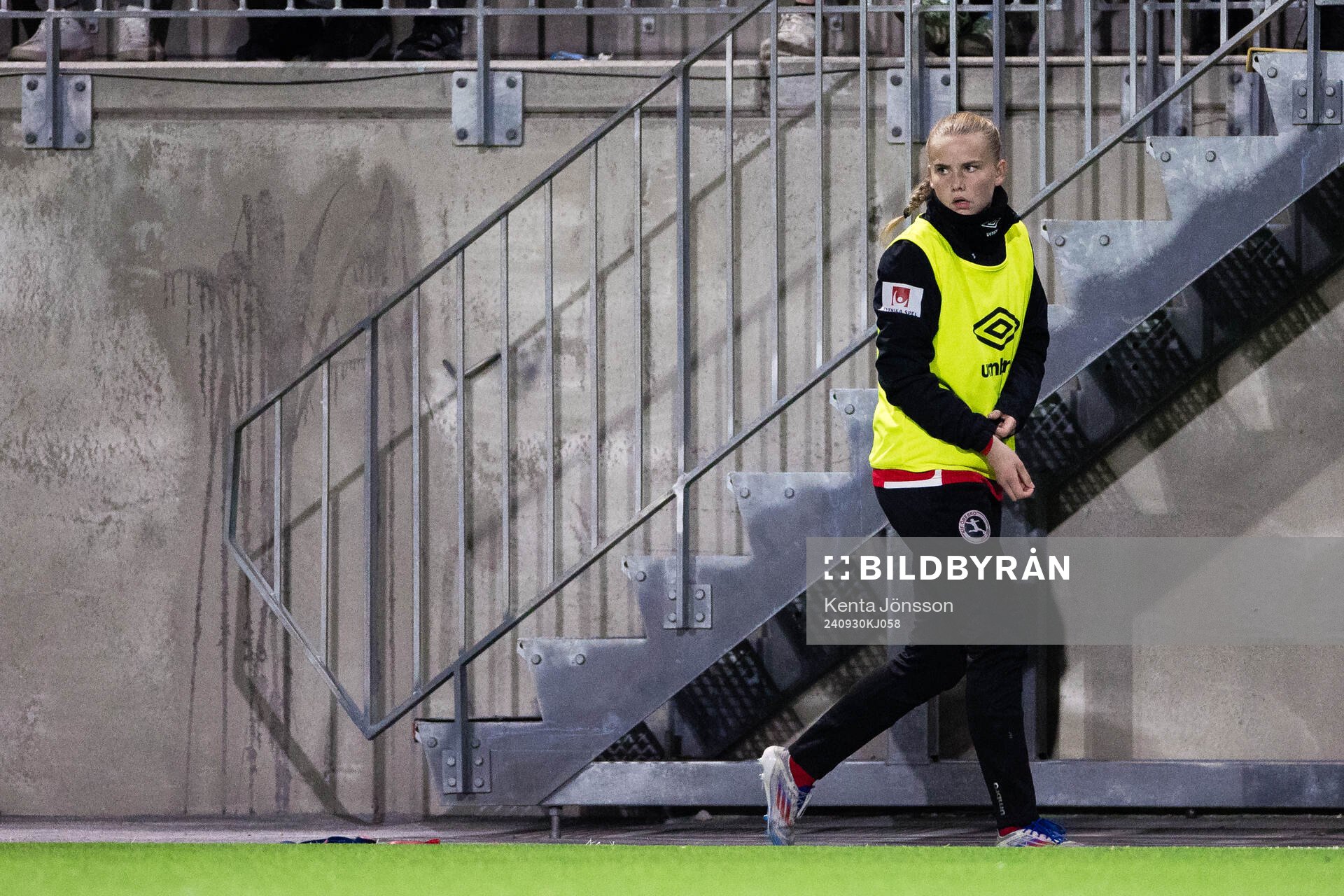 KIF Örebros Stella Lambertsson värmer upp