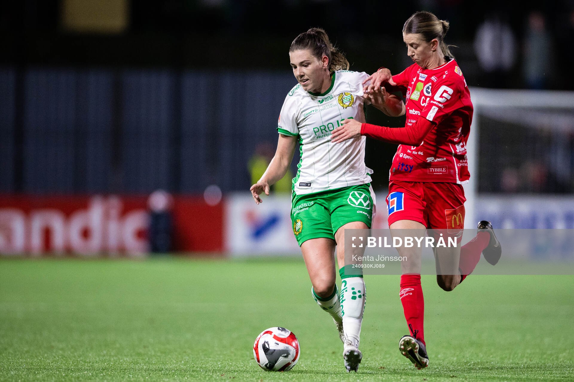 Hammarbys Emma Westin och KIF Örebros Wilma Öhman